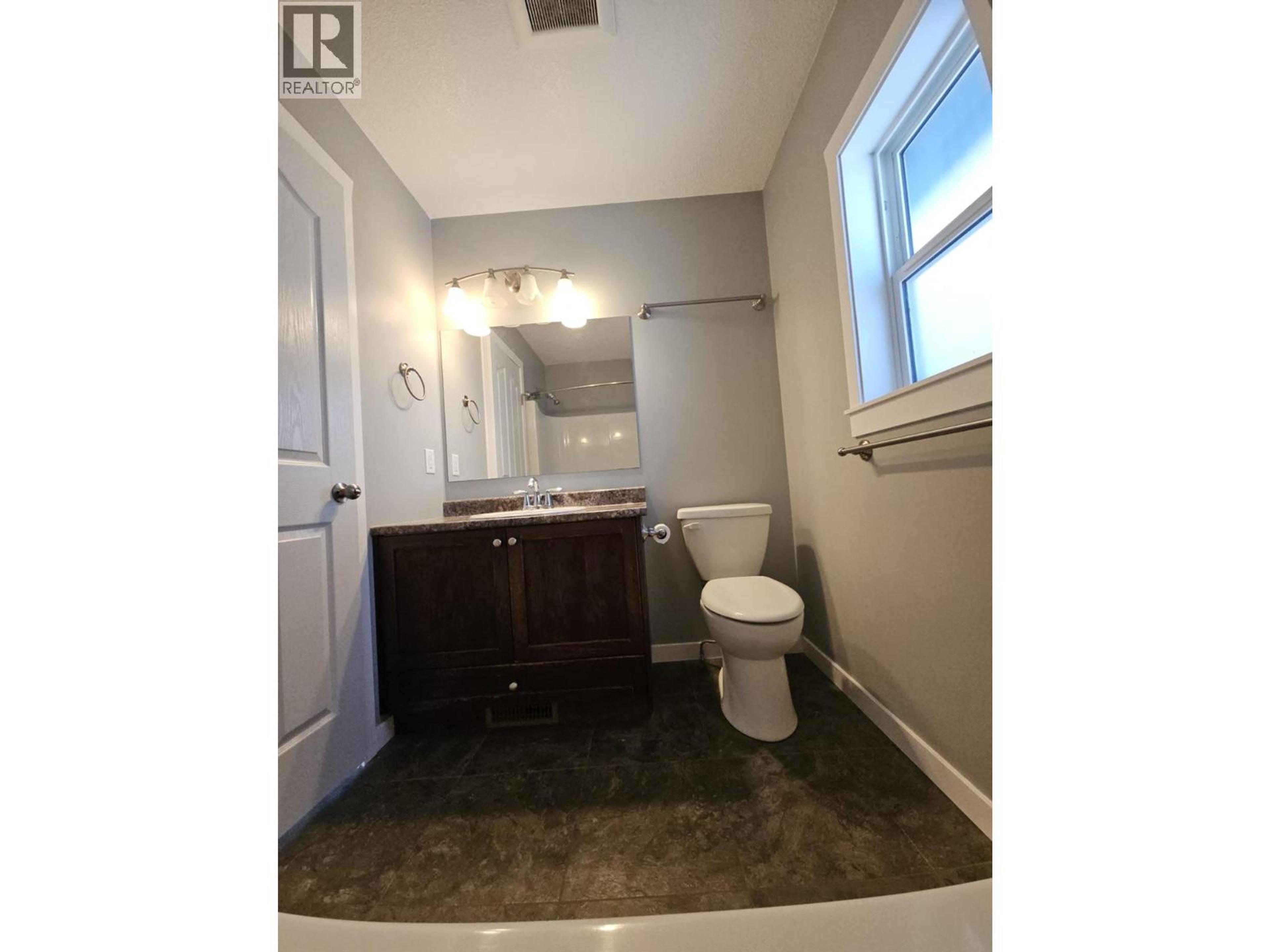 5216 41 STREET NE - 36