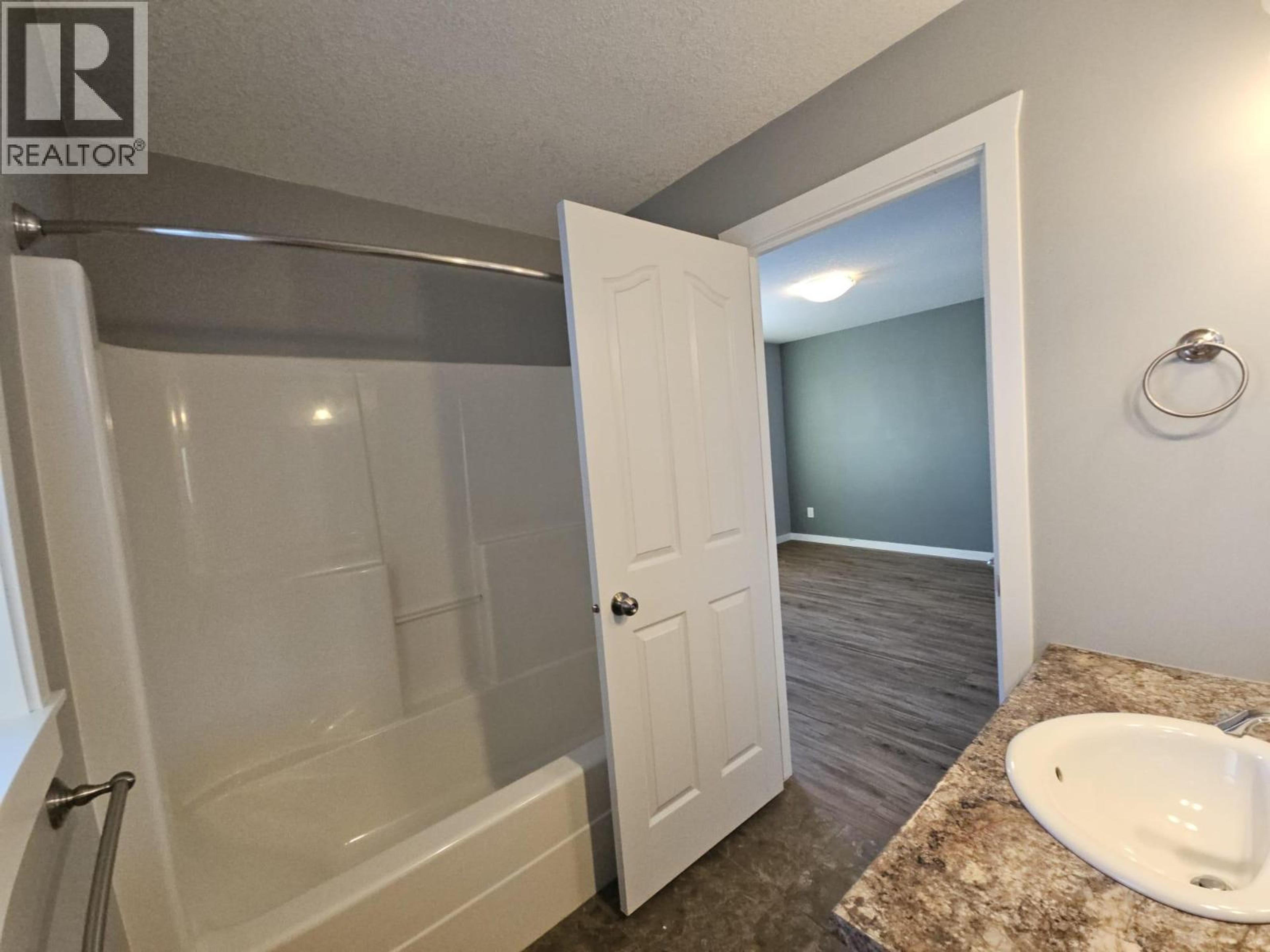 5216 41 STREET NE - 37