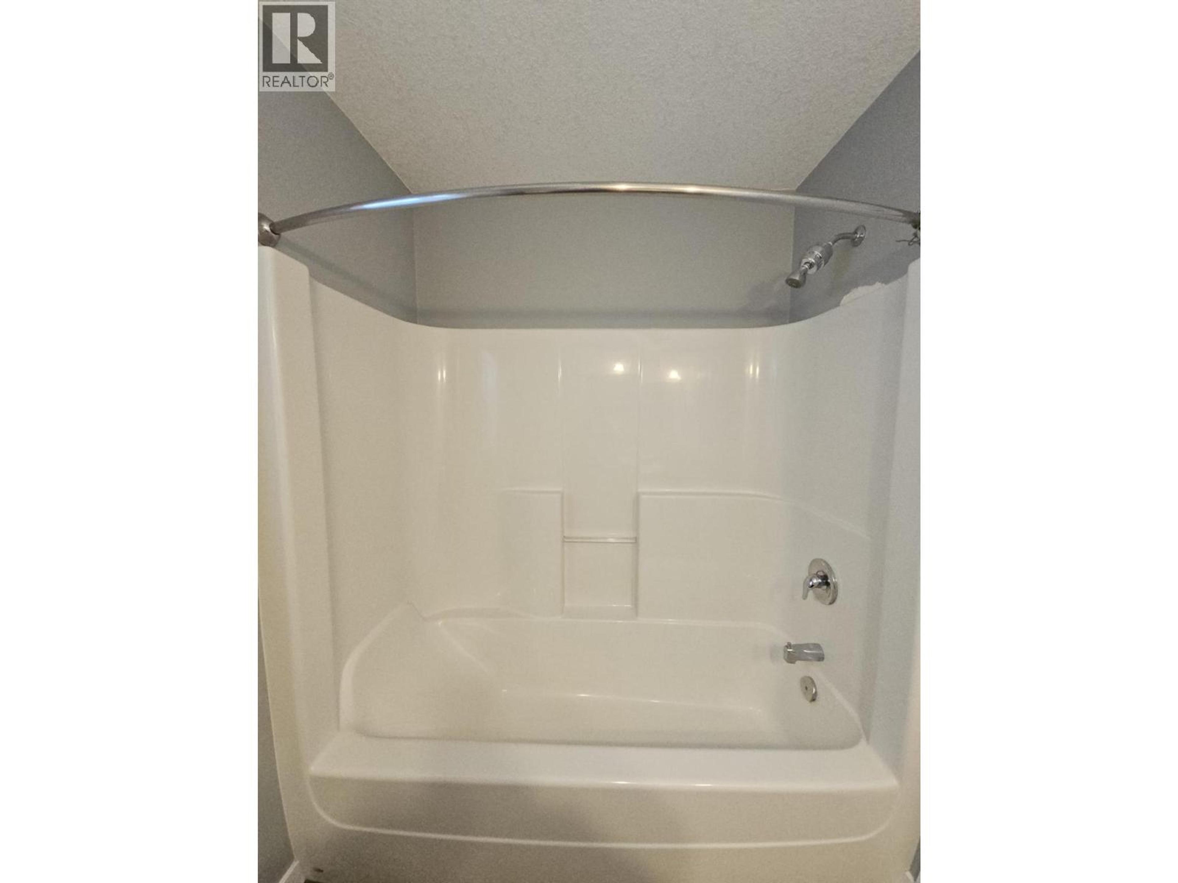 5216 41 STREET NE - 38