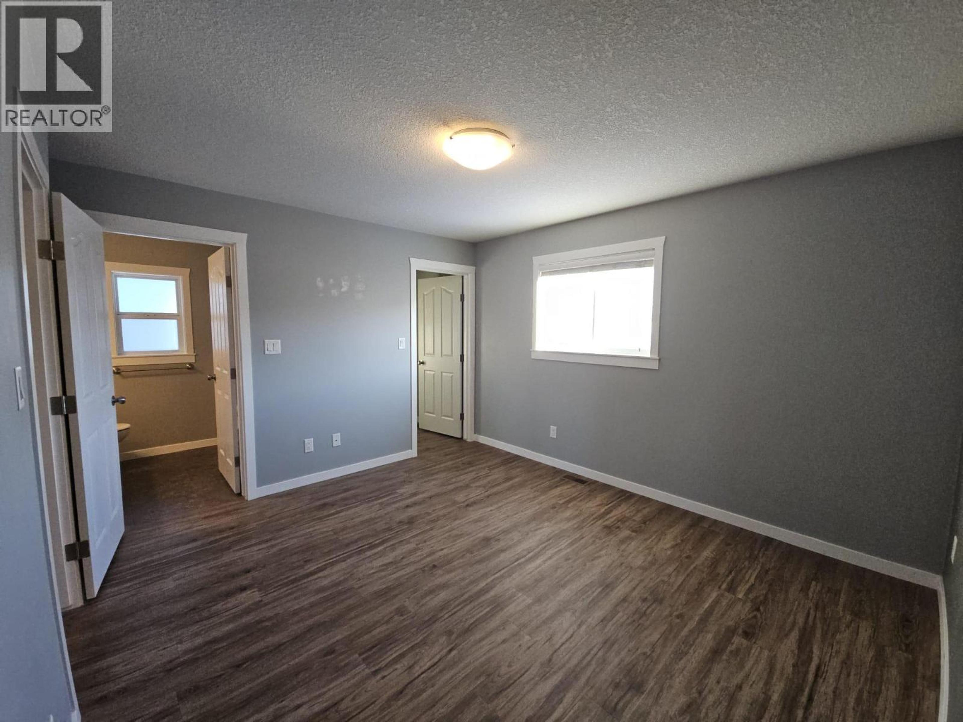 5216 41 STREET NE - 39