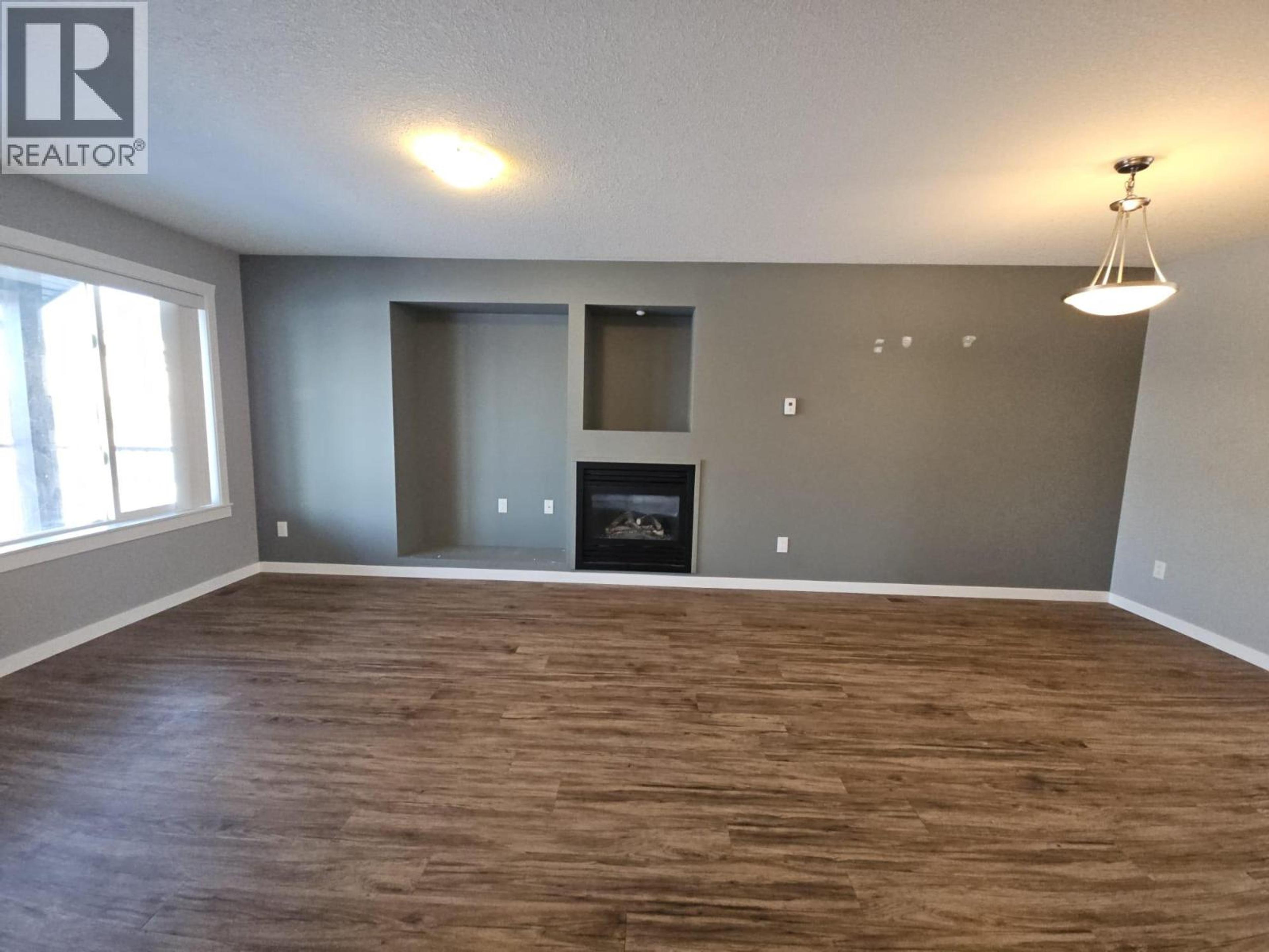 5216 41 STREET NE - 8