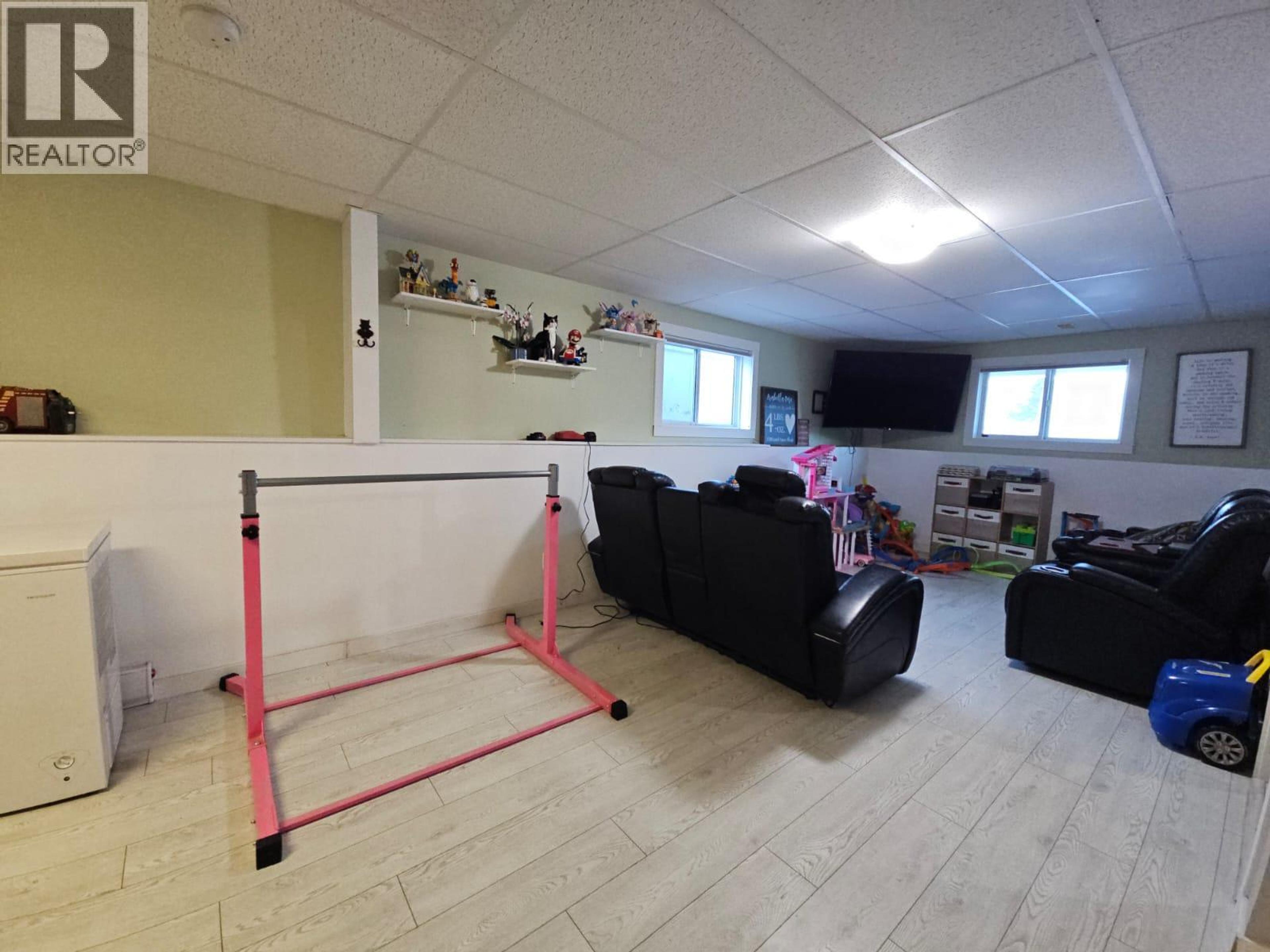 5200 41 STREET NE - 48