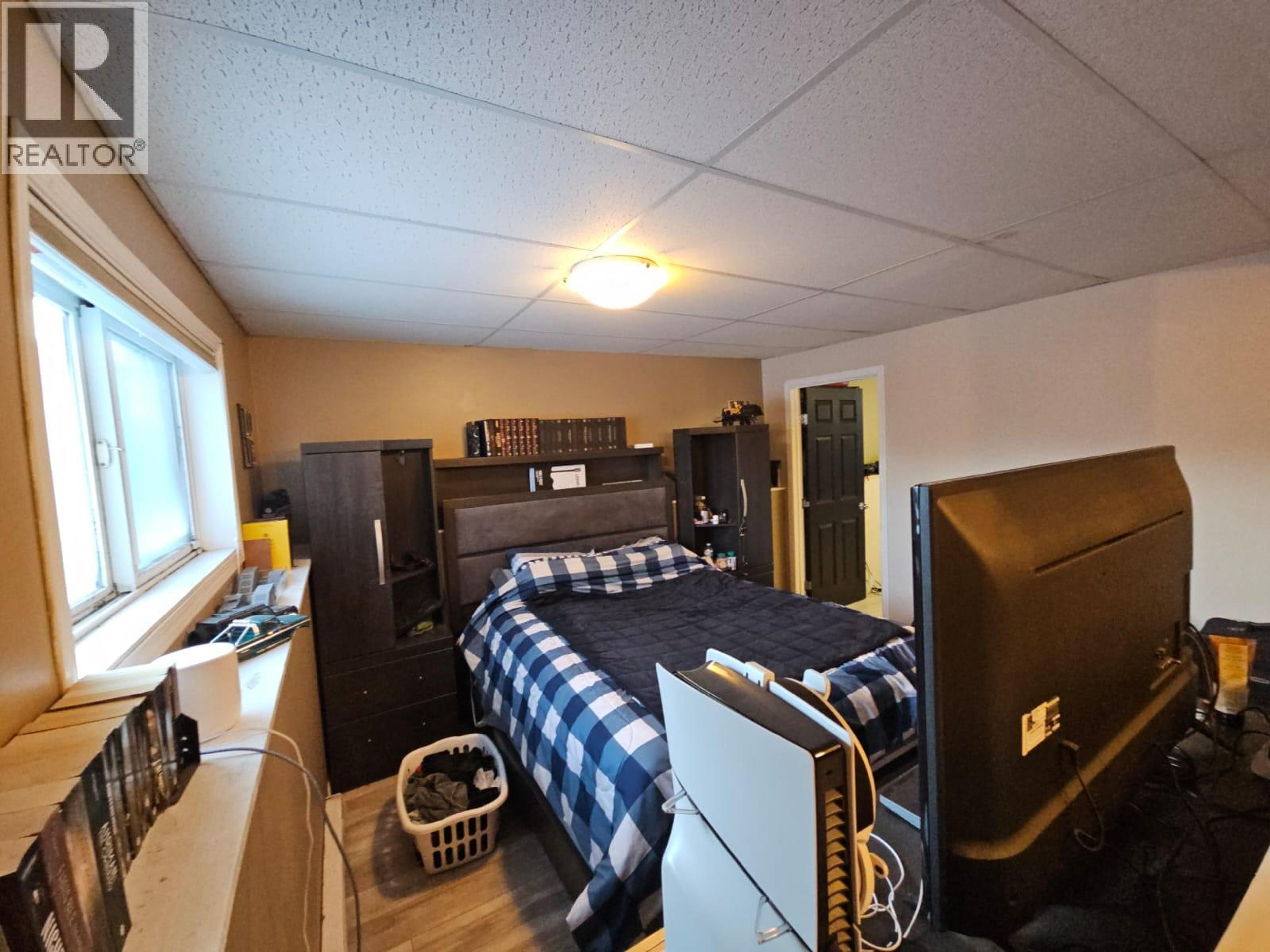 5200 41 STREET NE - 50