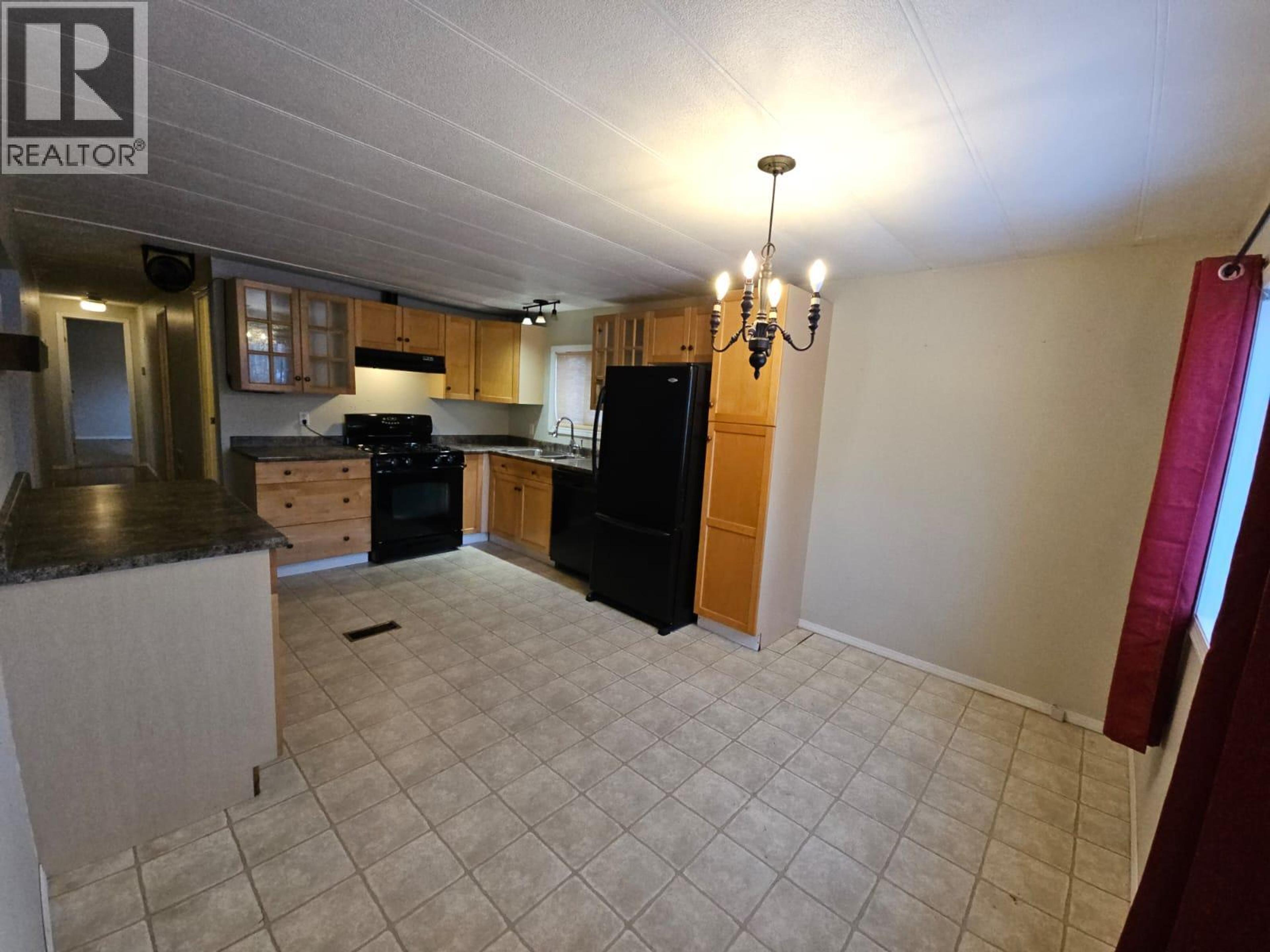 4313 52B AVENUE NE - 10