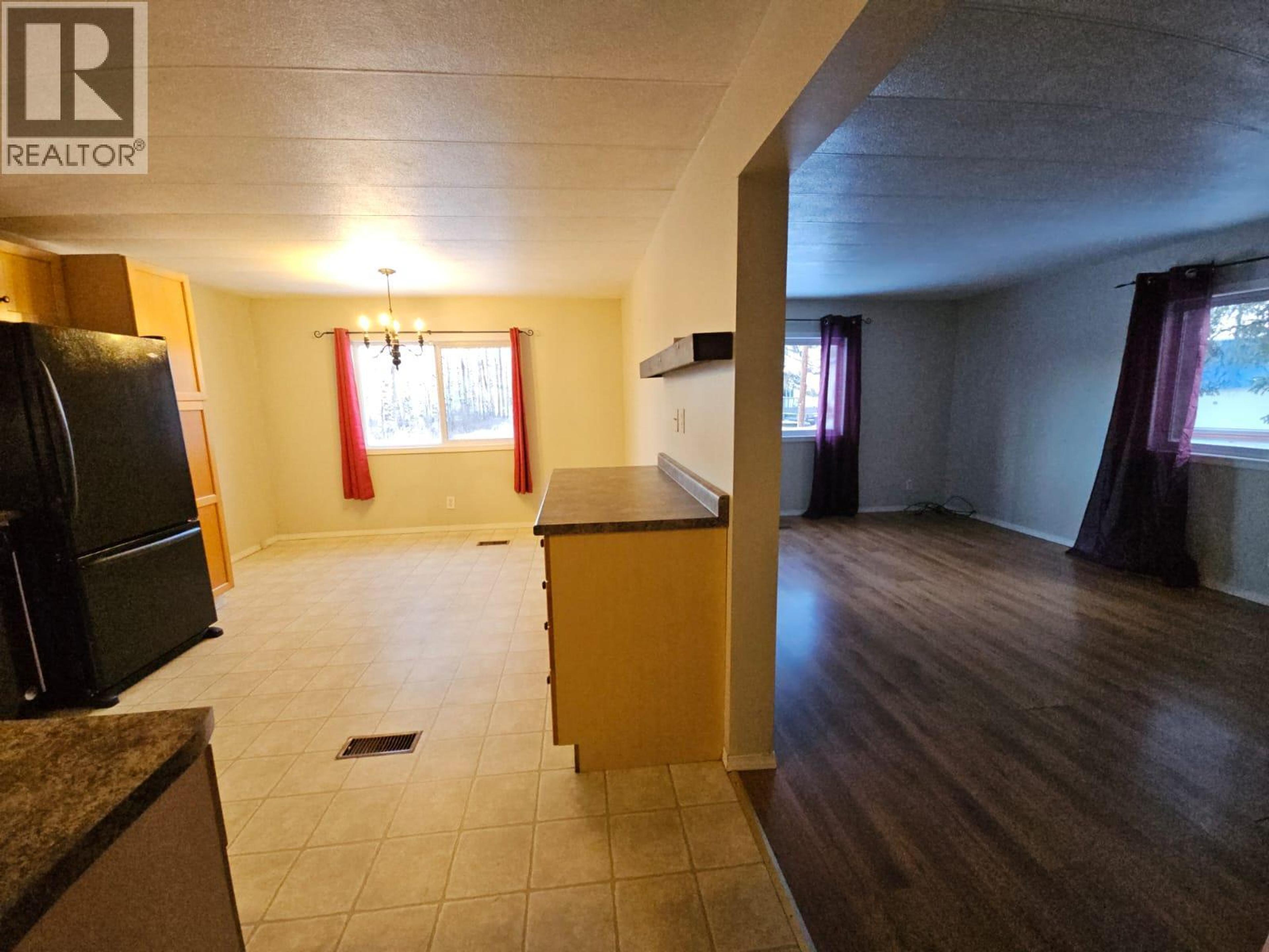 4313 52B AVENUE NE - 11