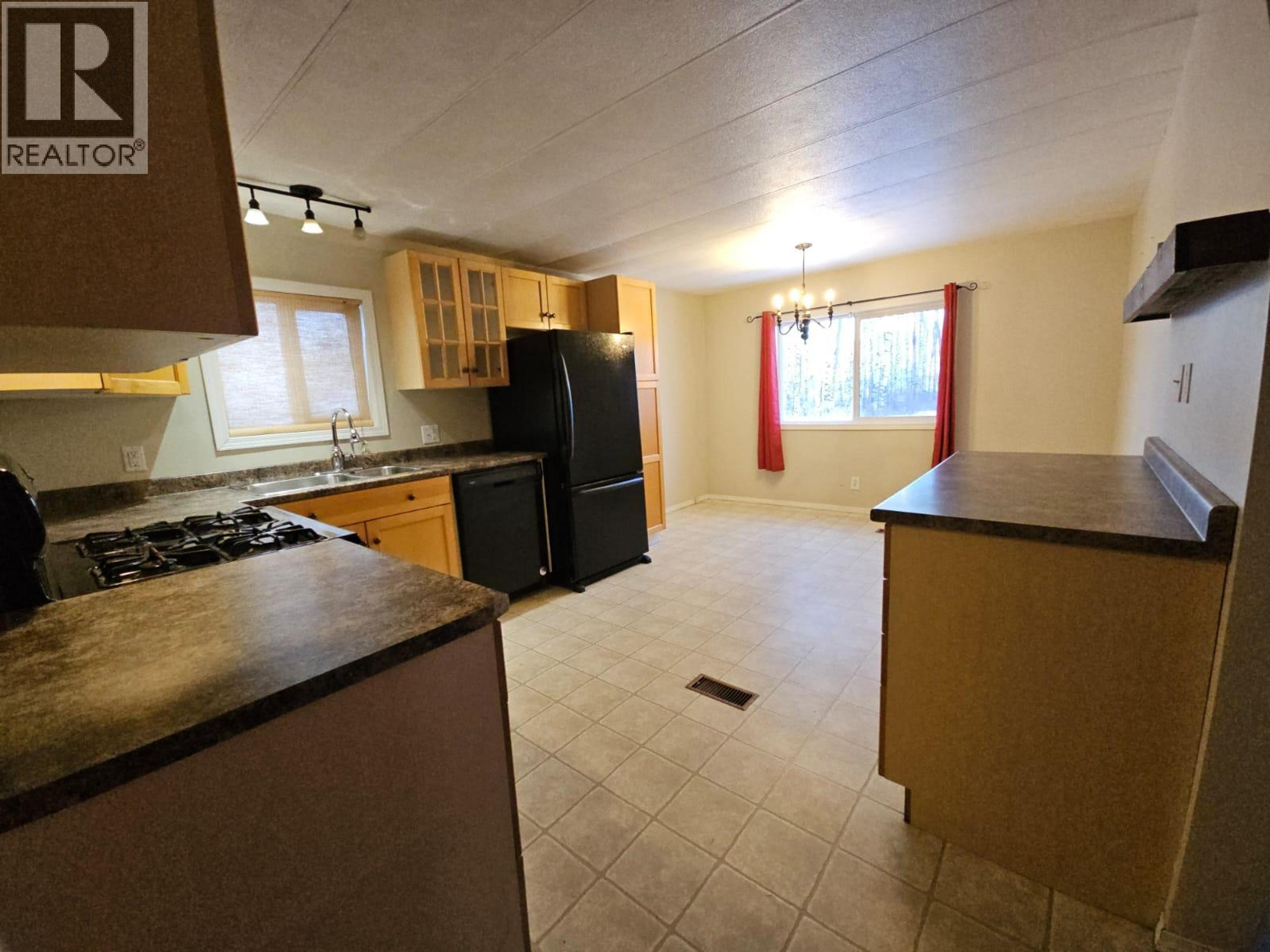 4313 52B AVENUE NE - 12