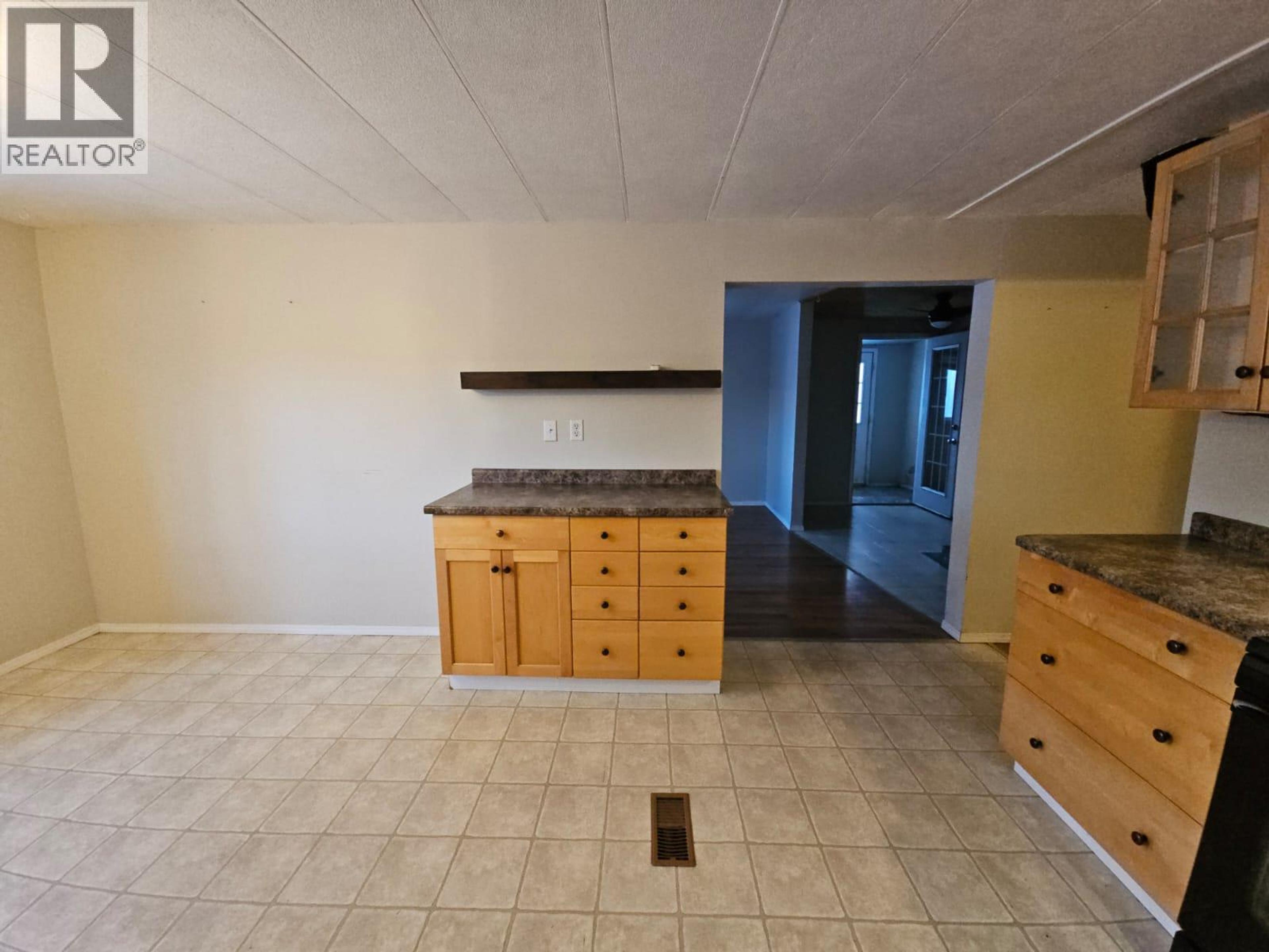 4313 52B AVENUE NE - 13