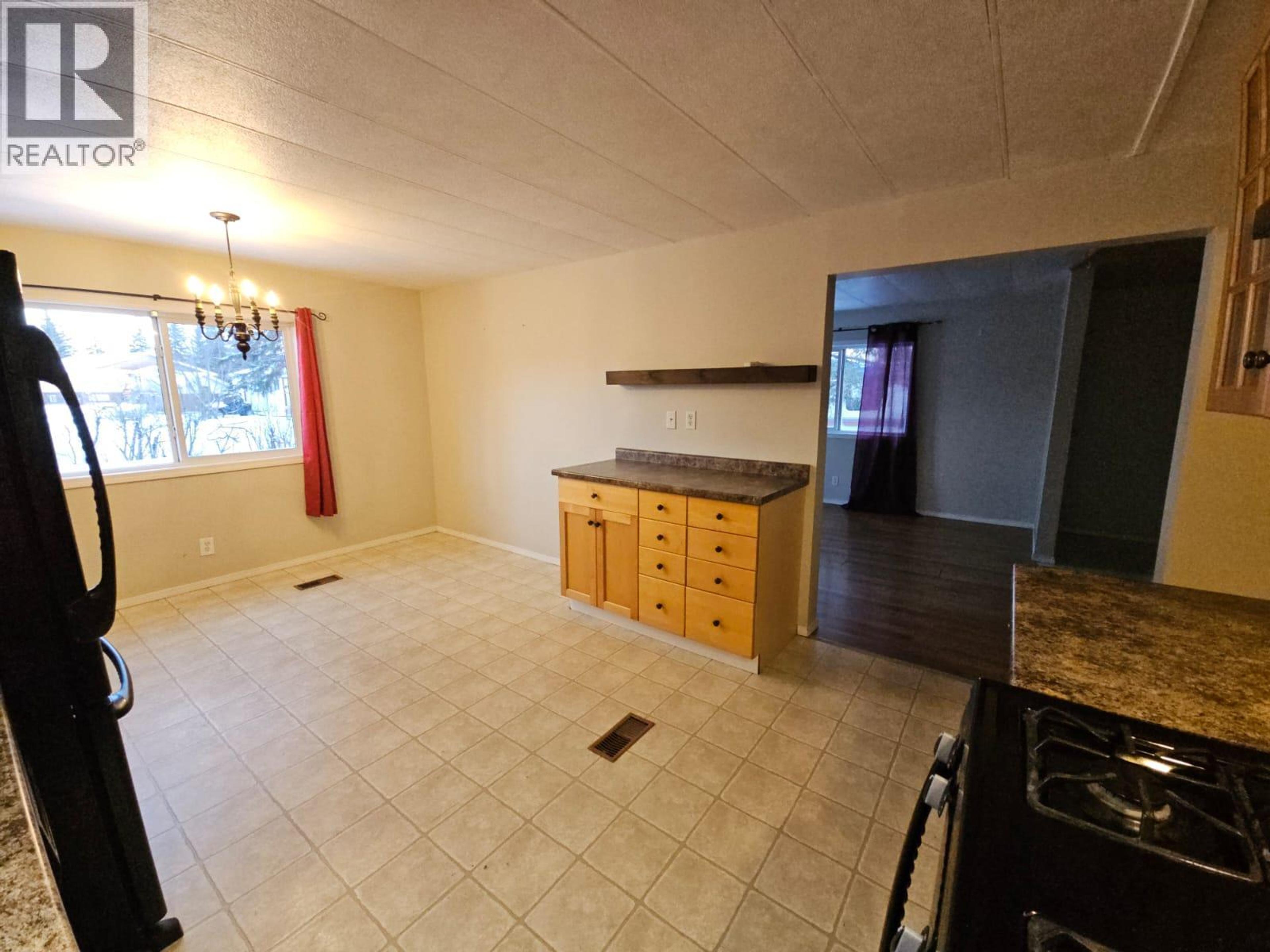 4313 52B AVENUE NE - 14