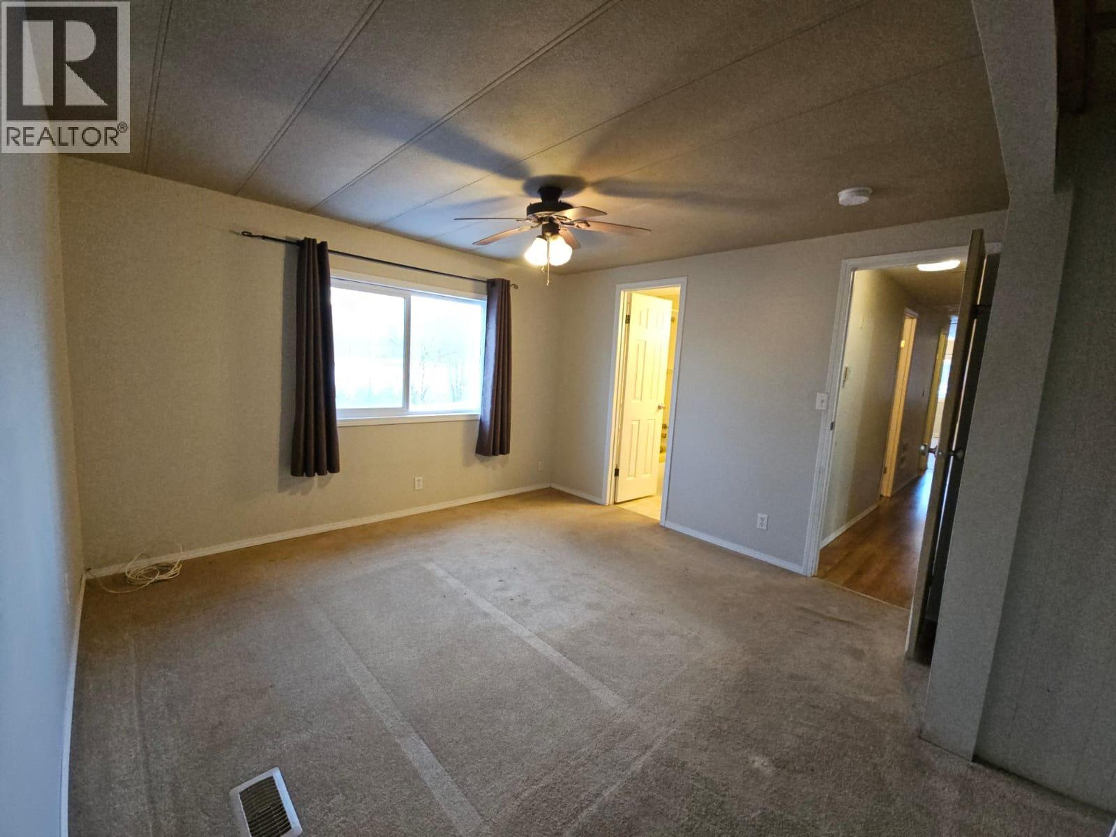 4313 52B AVENUE NE - 17