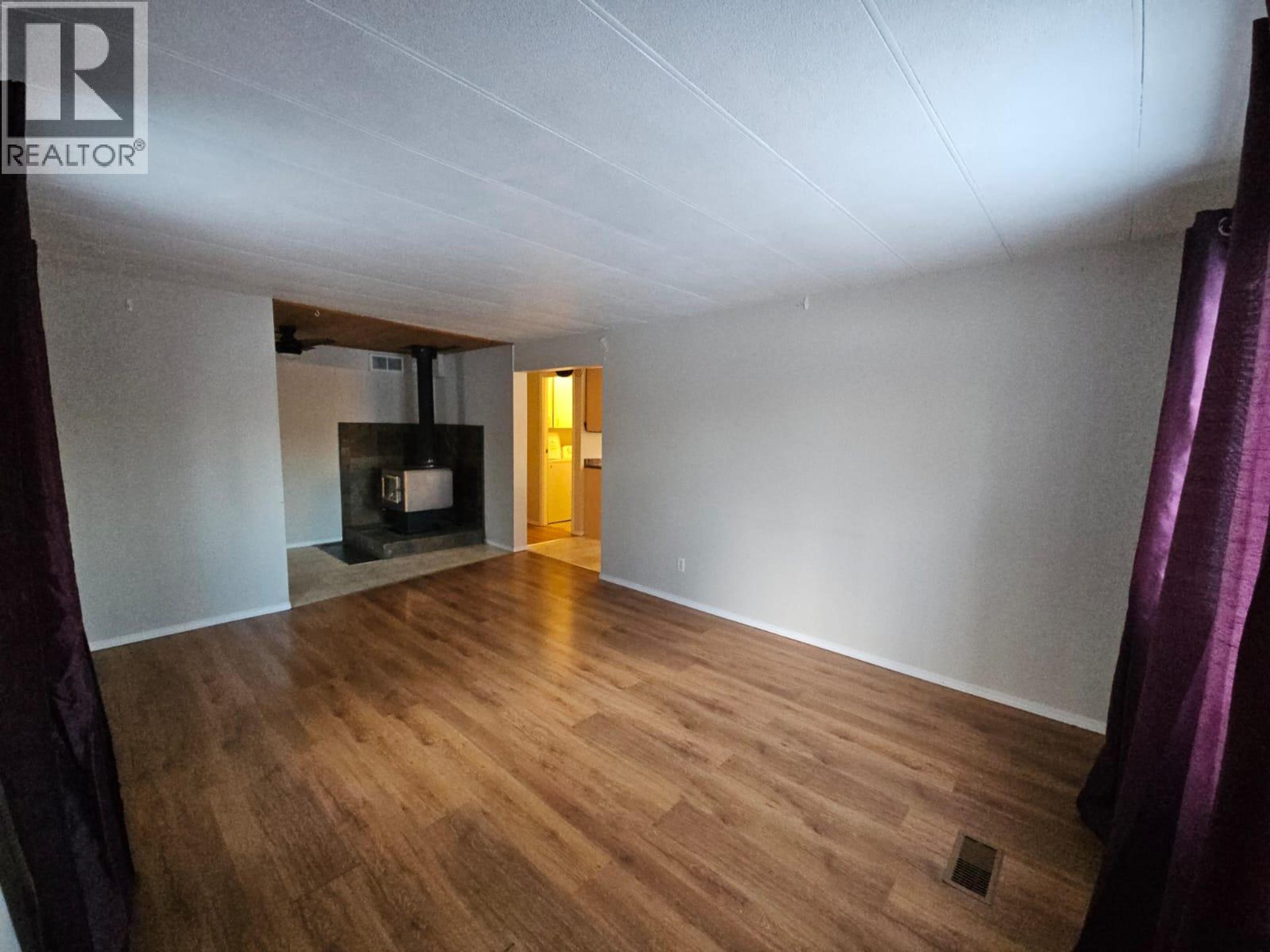 4313 52B AVENUE NE - Image 2