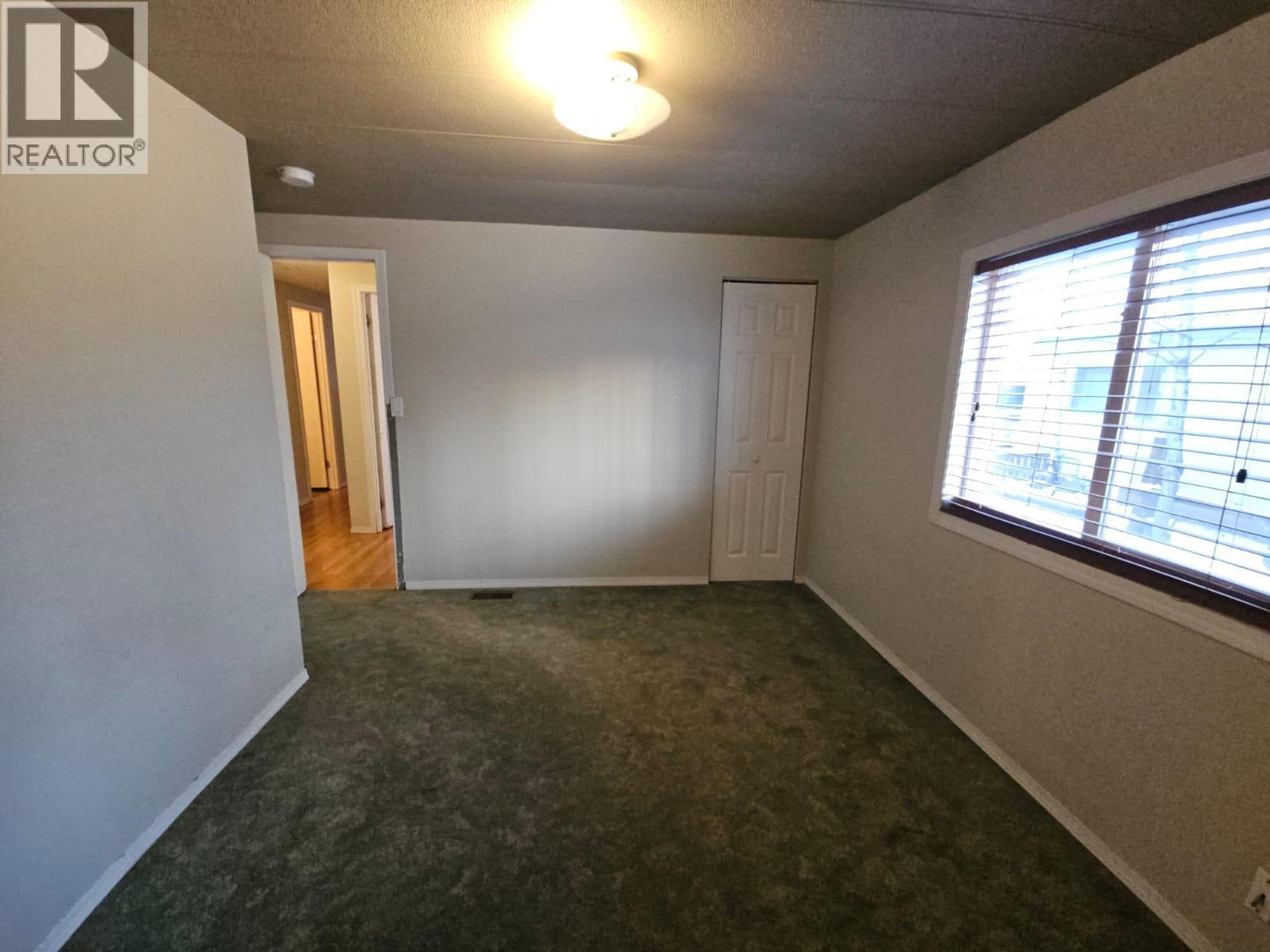 4313 52B AVENUE NE - 32