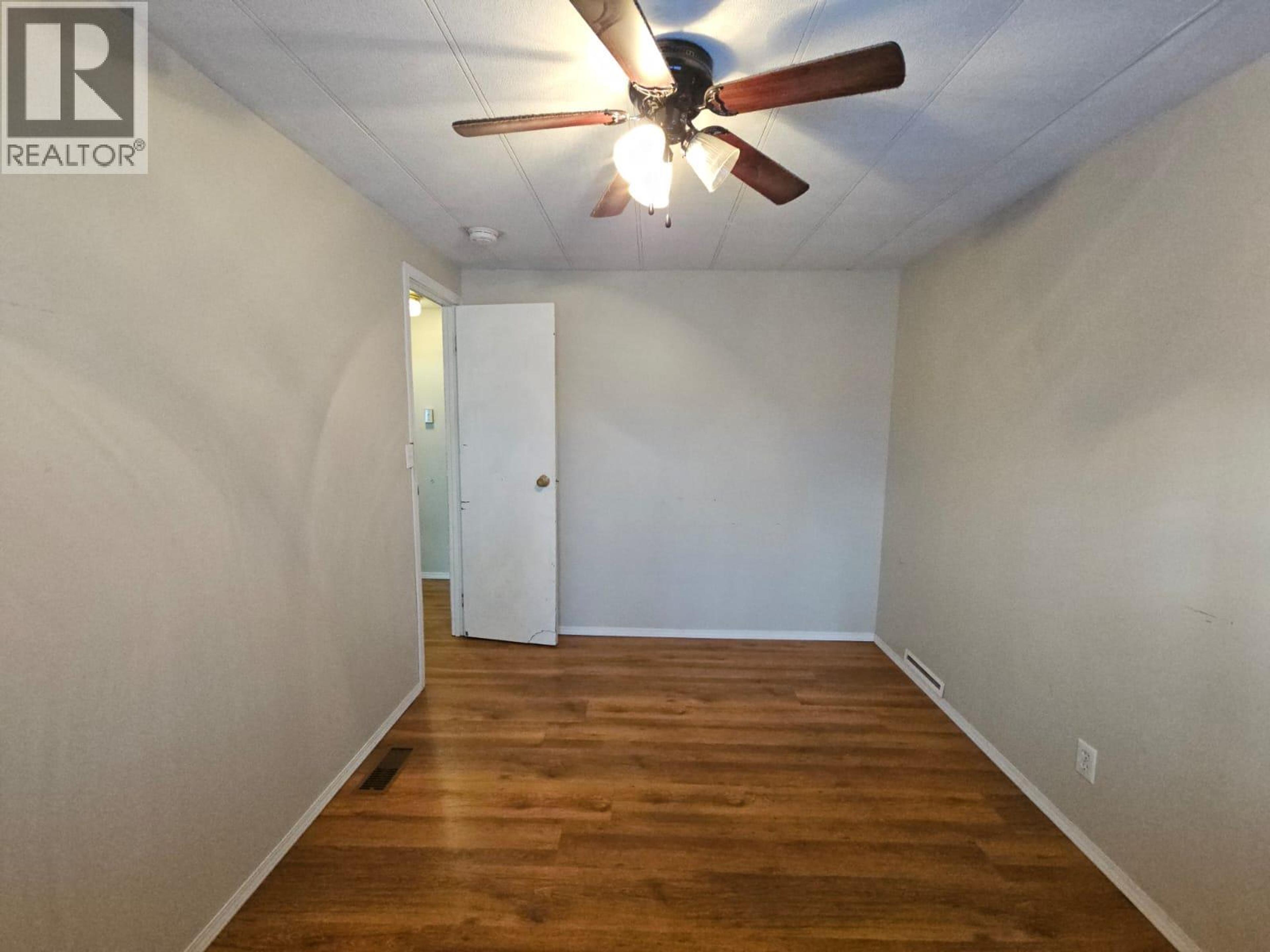 4313 52B AVENUE NE - 44