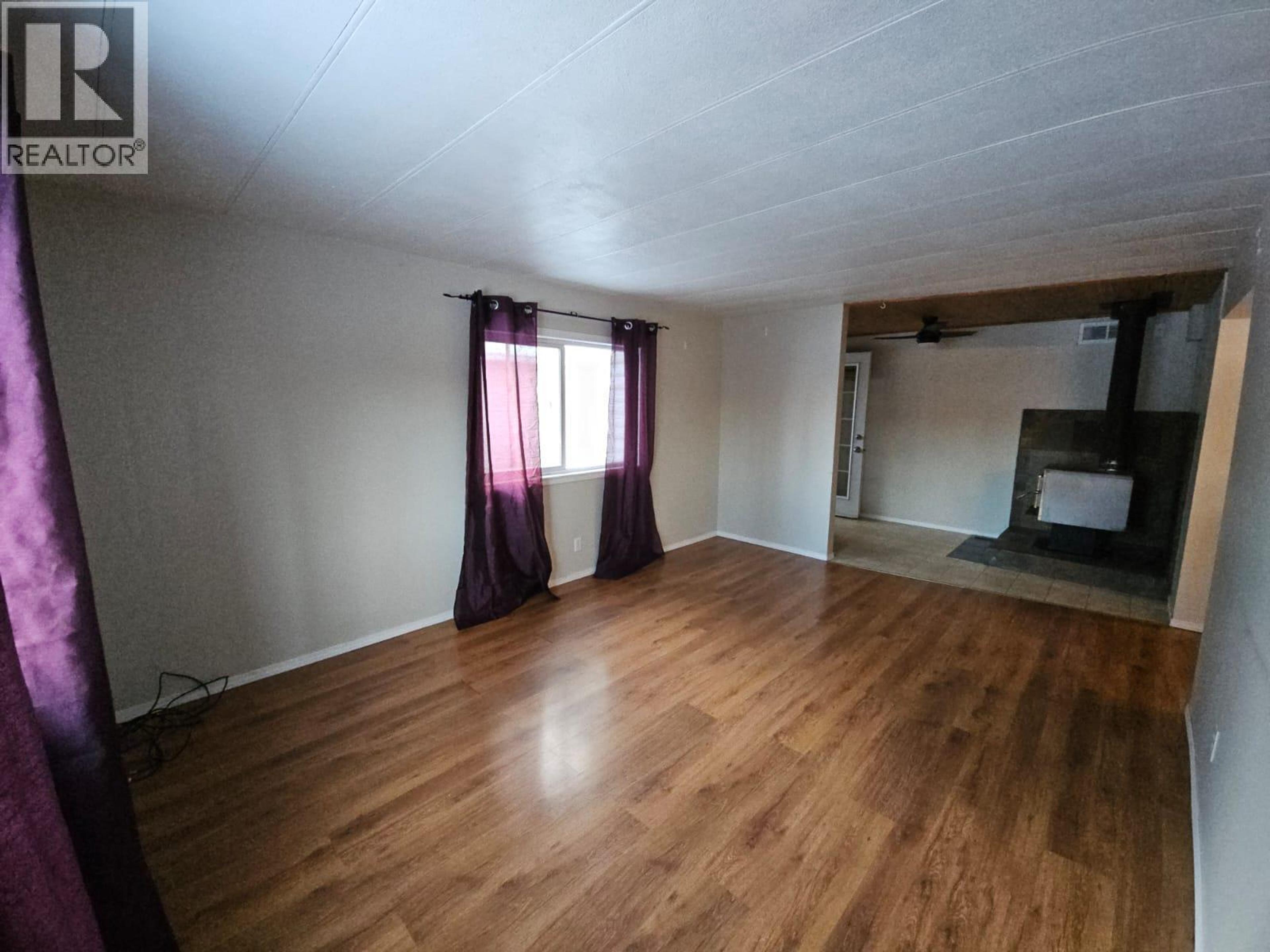 4313 52B AVENUE NE - 5