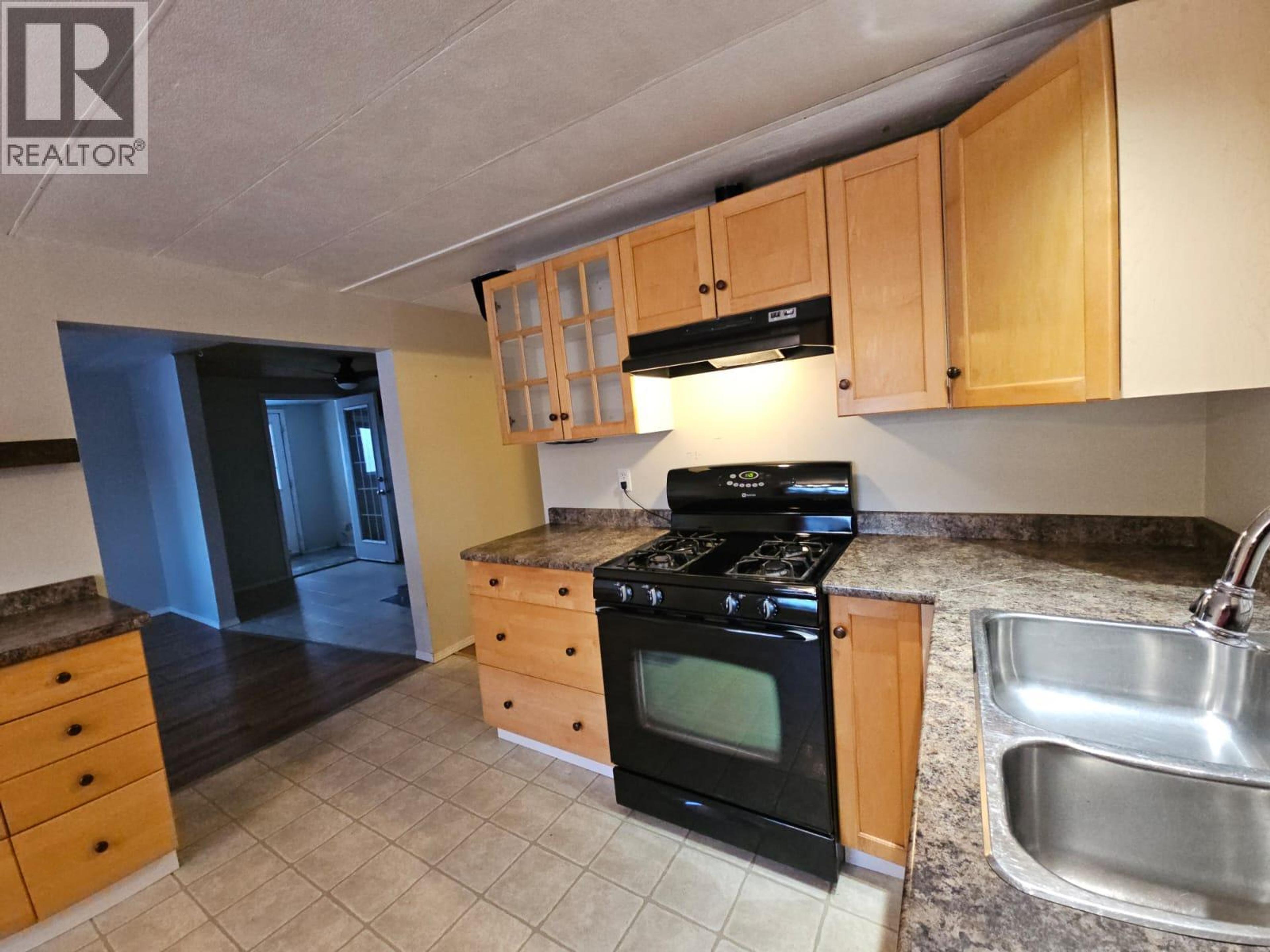 4313 52B AVENUE NE - 6