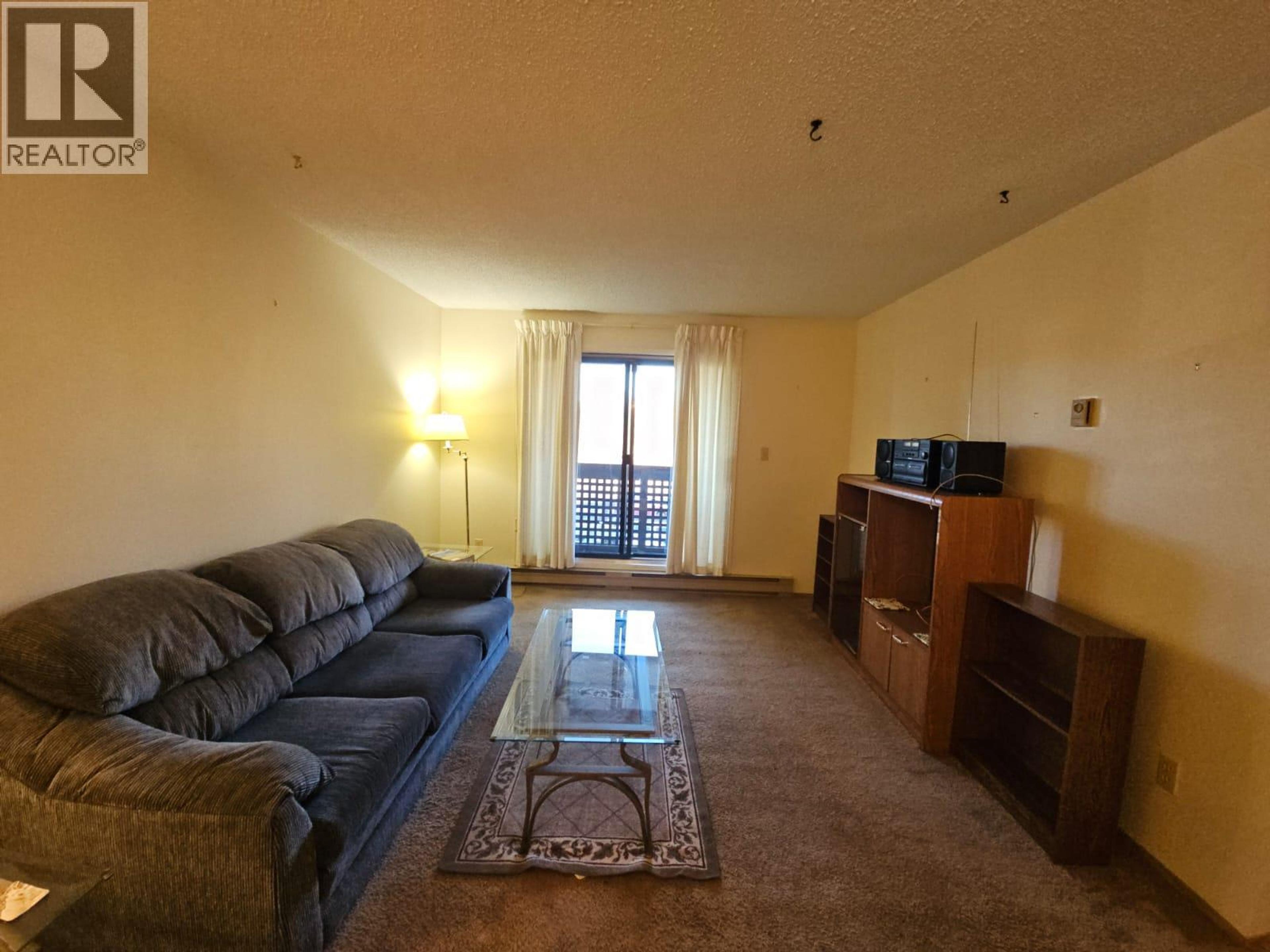 307-195 CHAMBERLAIN CRESCENT - Image 2