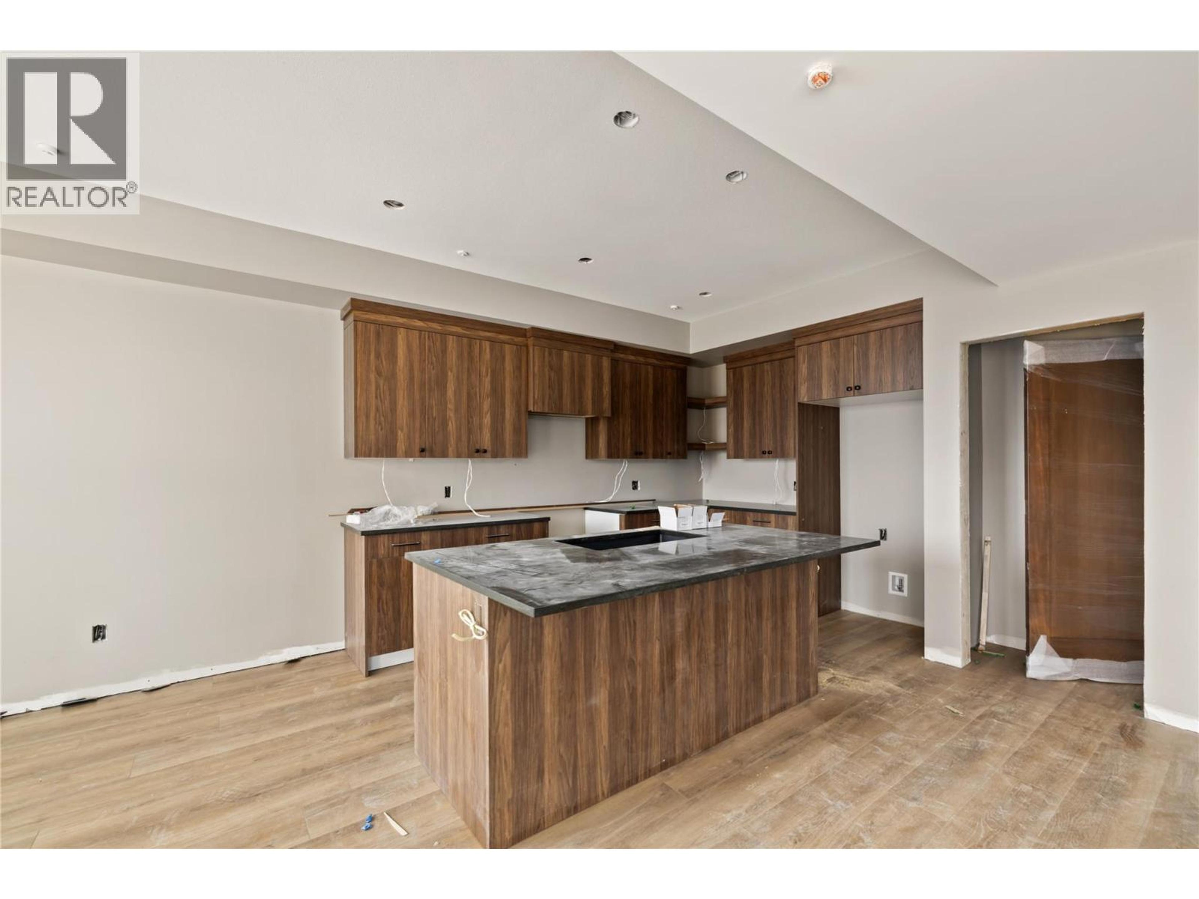 #88 255 FEATHERTOP WAY - 20