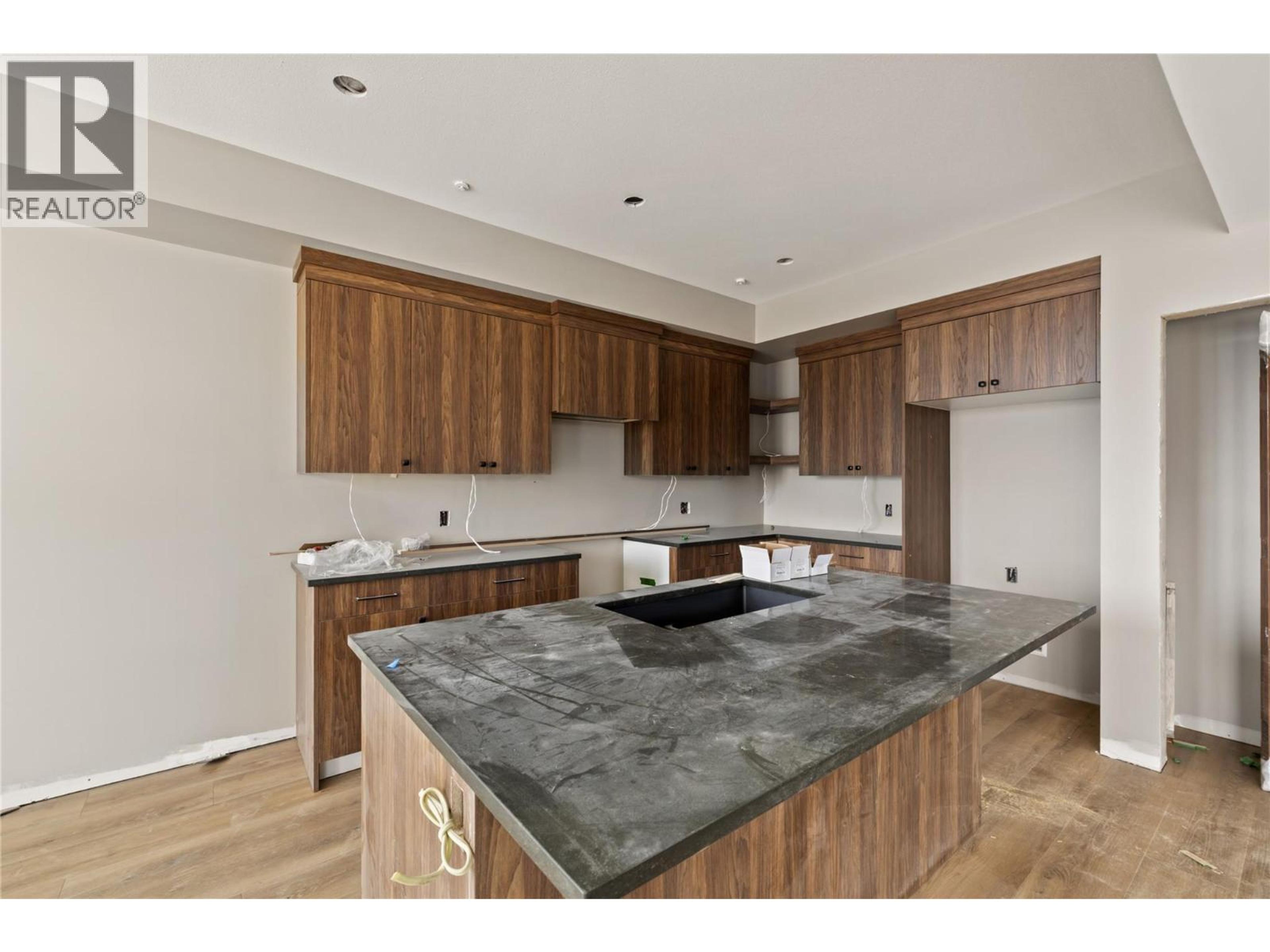 #88 255 FEATHERTOP WAY - 19