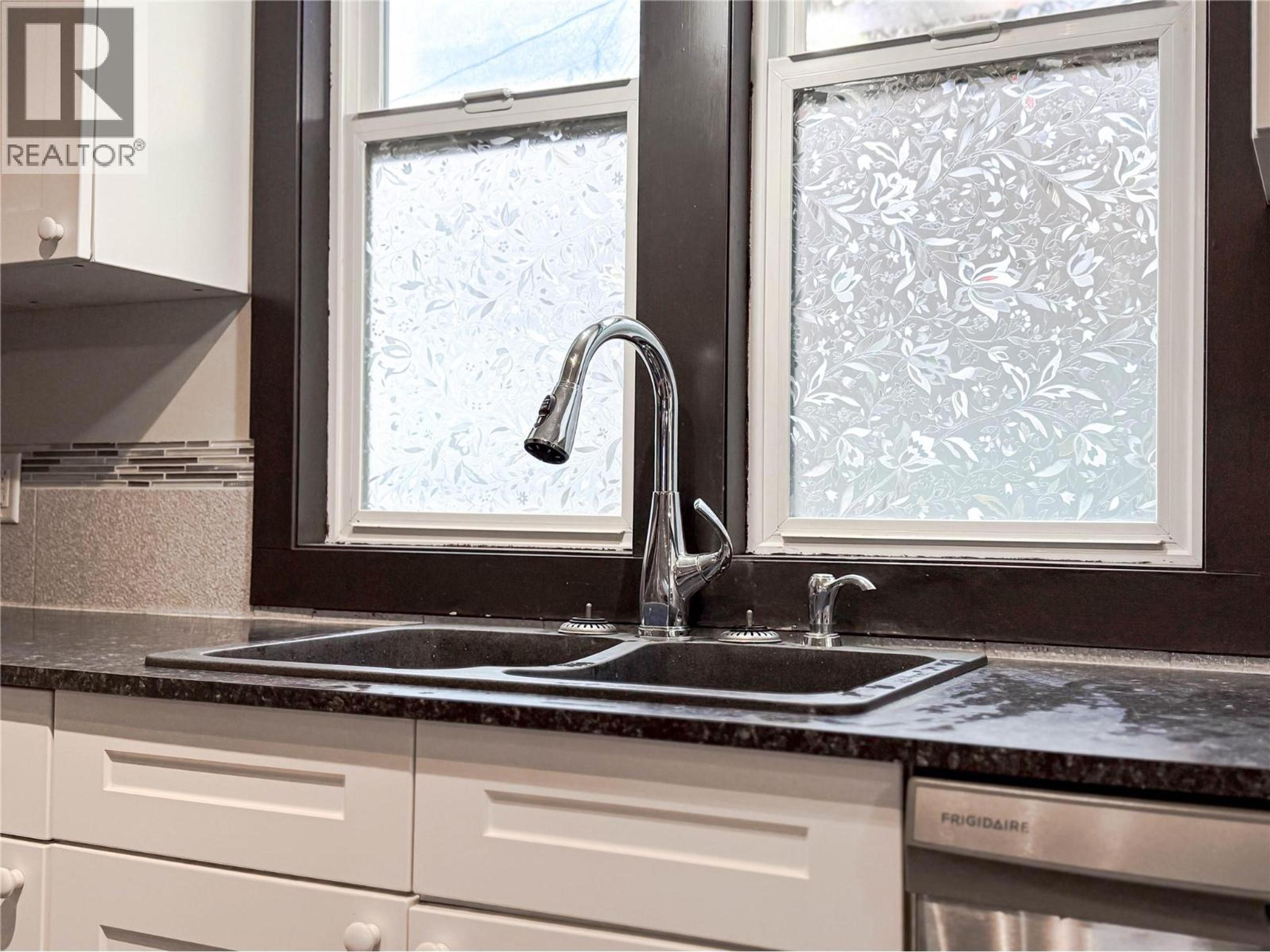 950 ASPEN STREET - 10