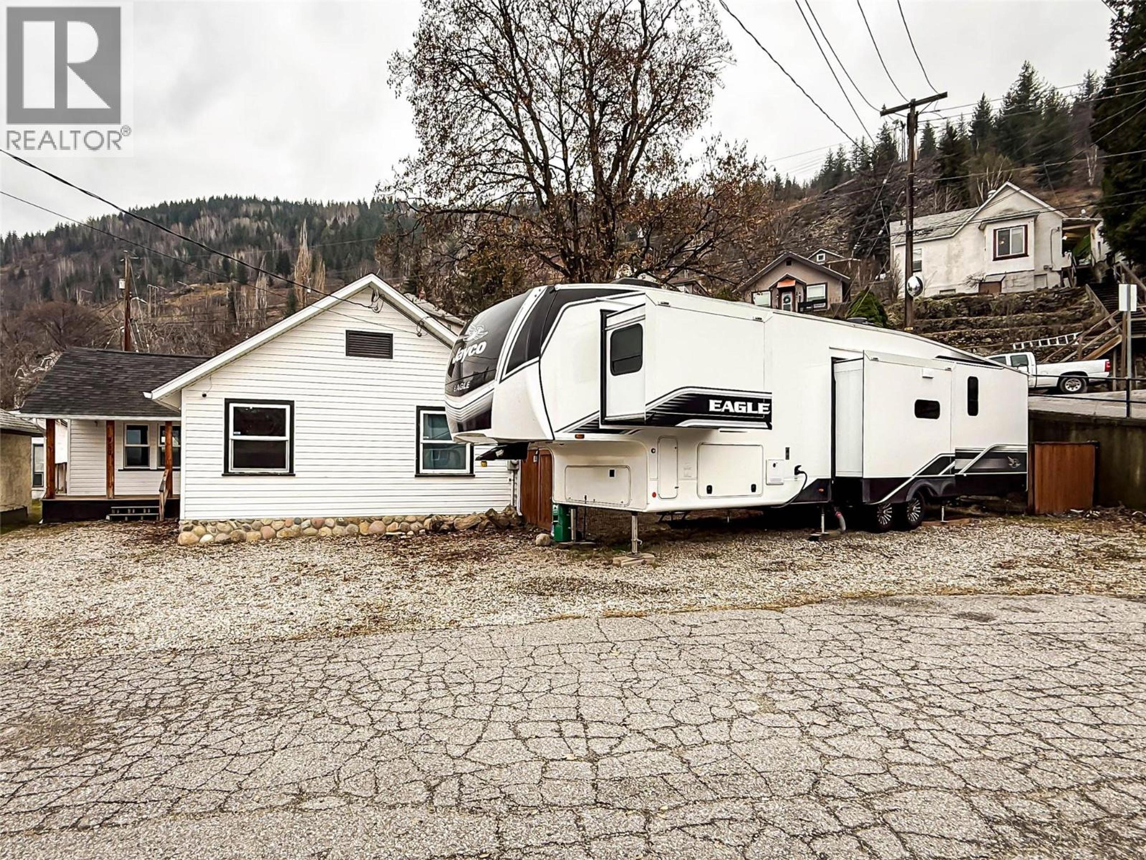 950 ASPEN STREET - 25