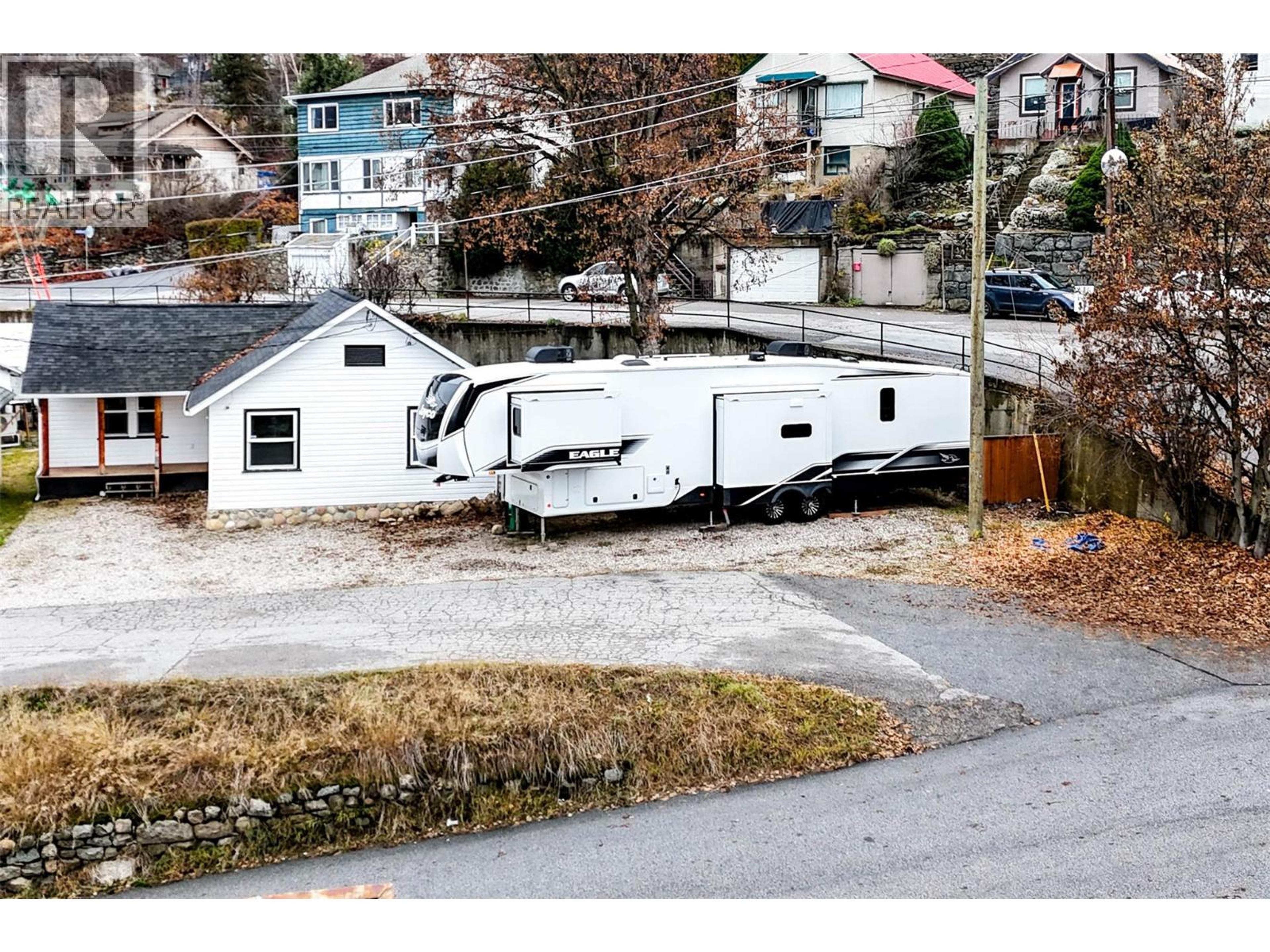 950 ASPEN STREET - 6