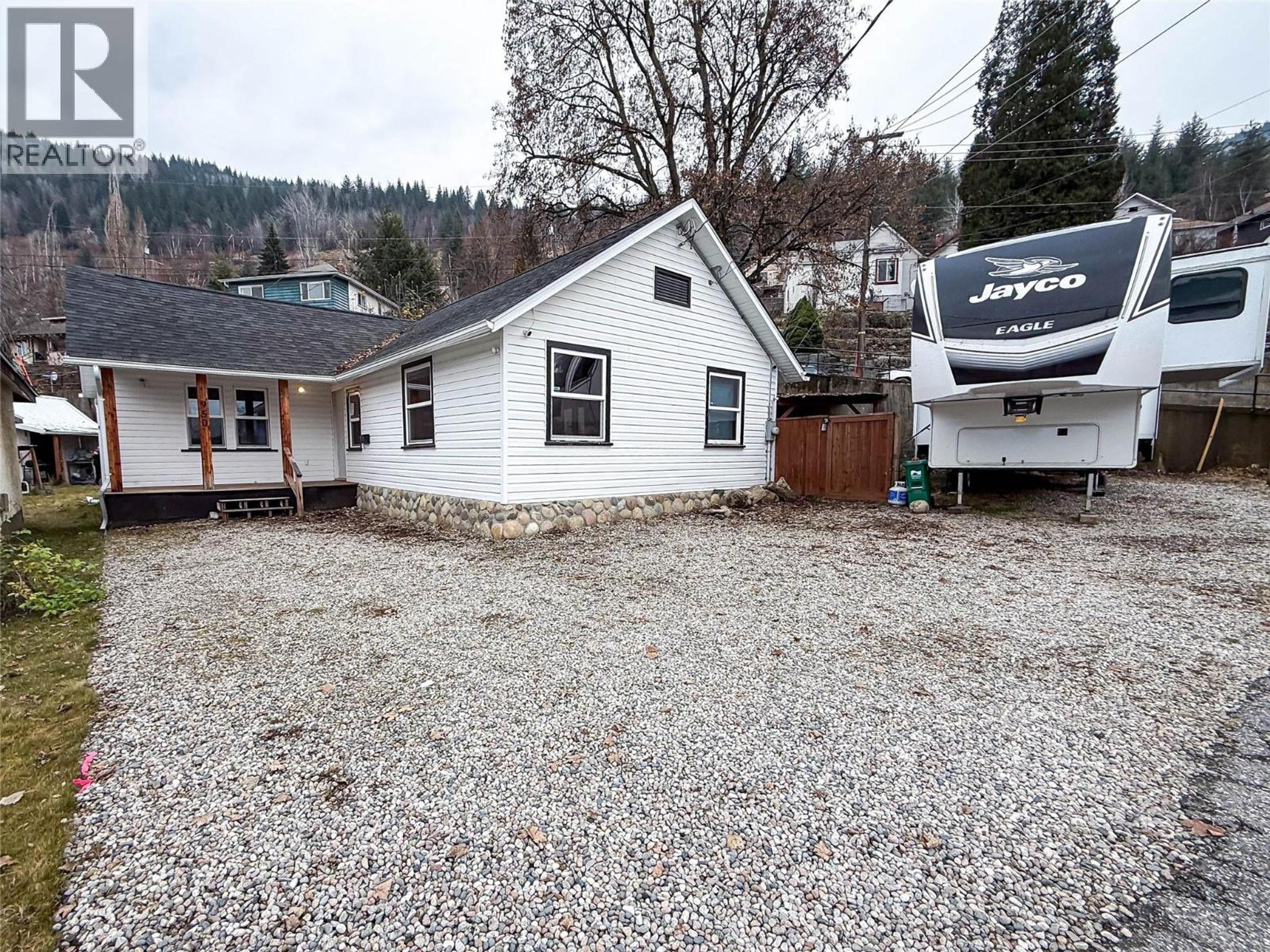 950 ASPEN STREET - 24