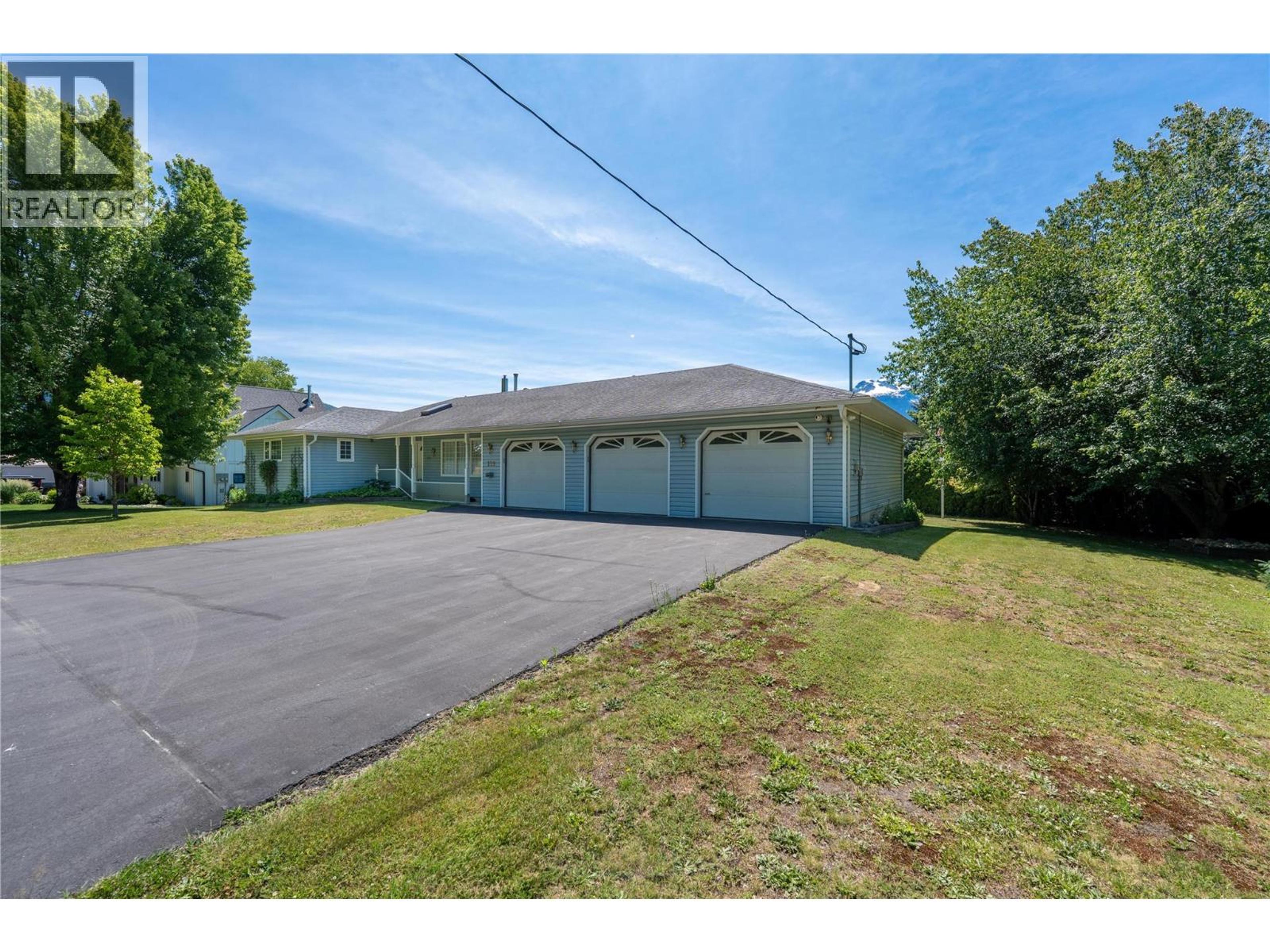 139 TRACK STREET STREET E - Main Image