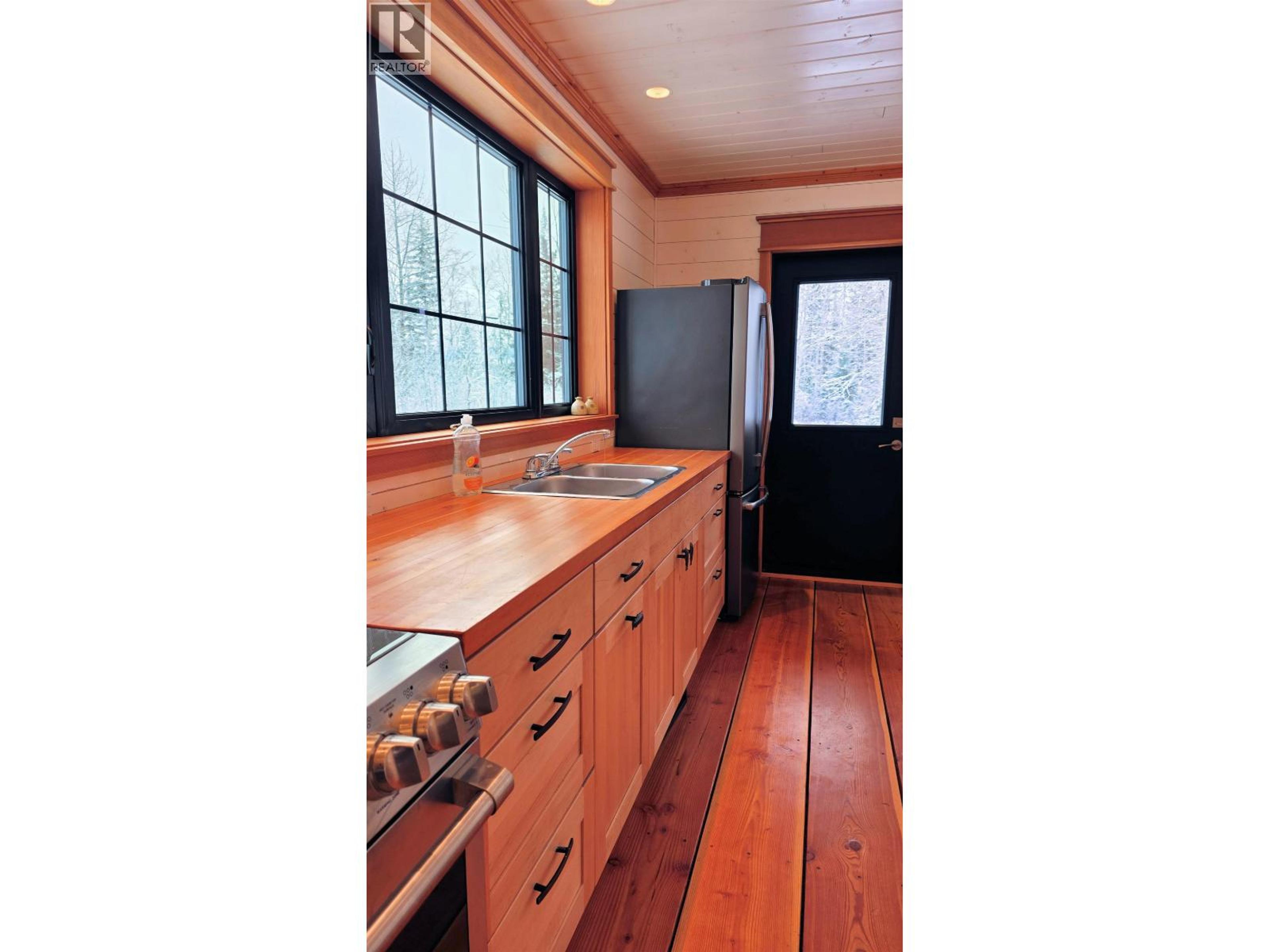 30 SEVENTEEN MILE ROAD - 10