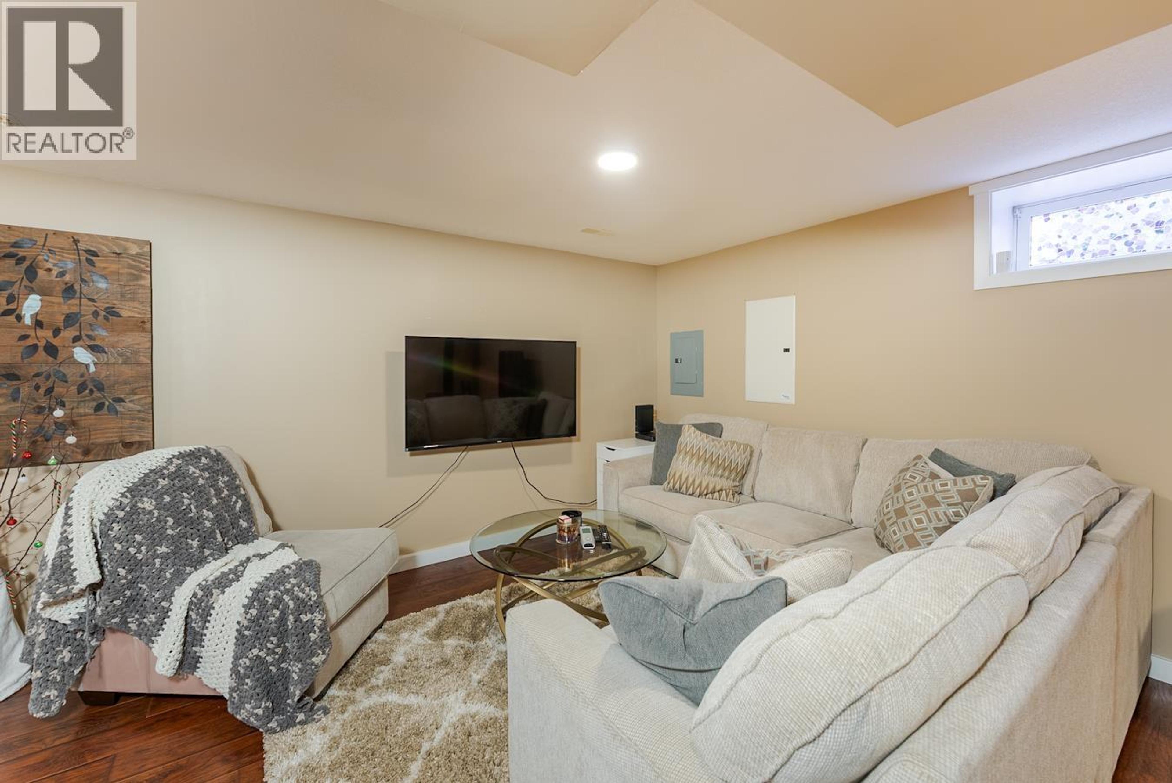 2155 8TH AVENUE - 21