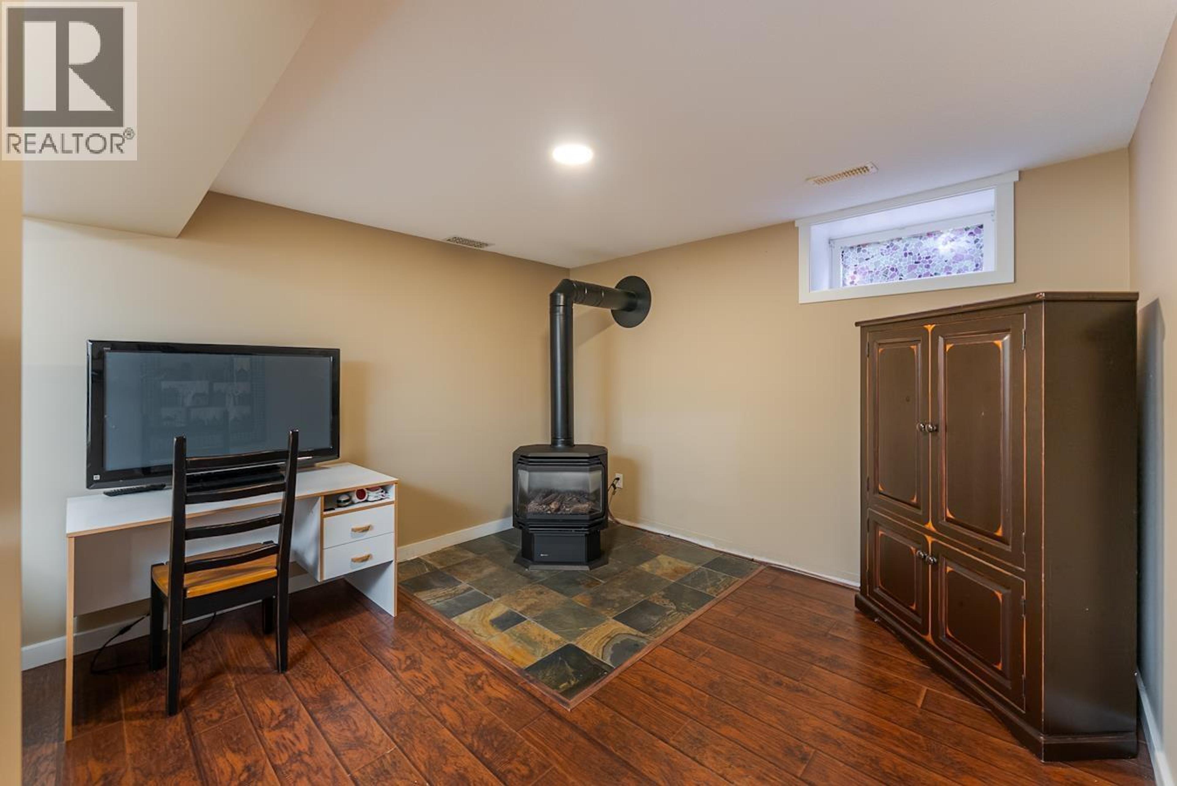 2155 8TH AVENUE - 23