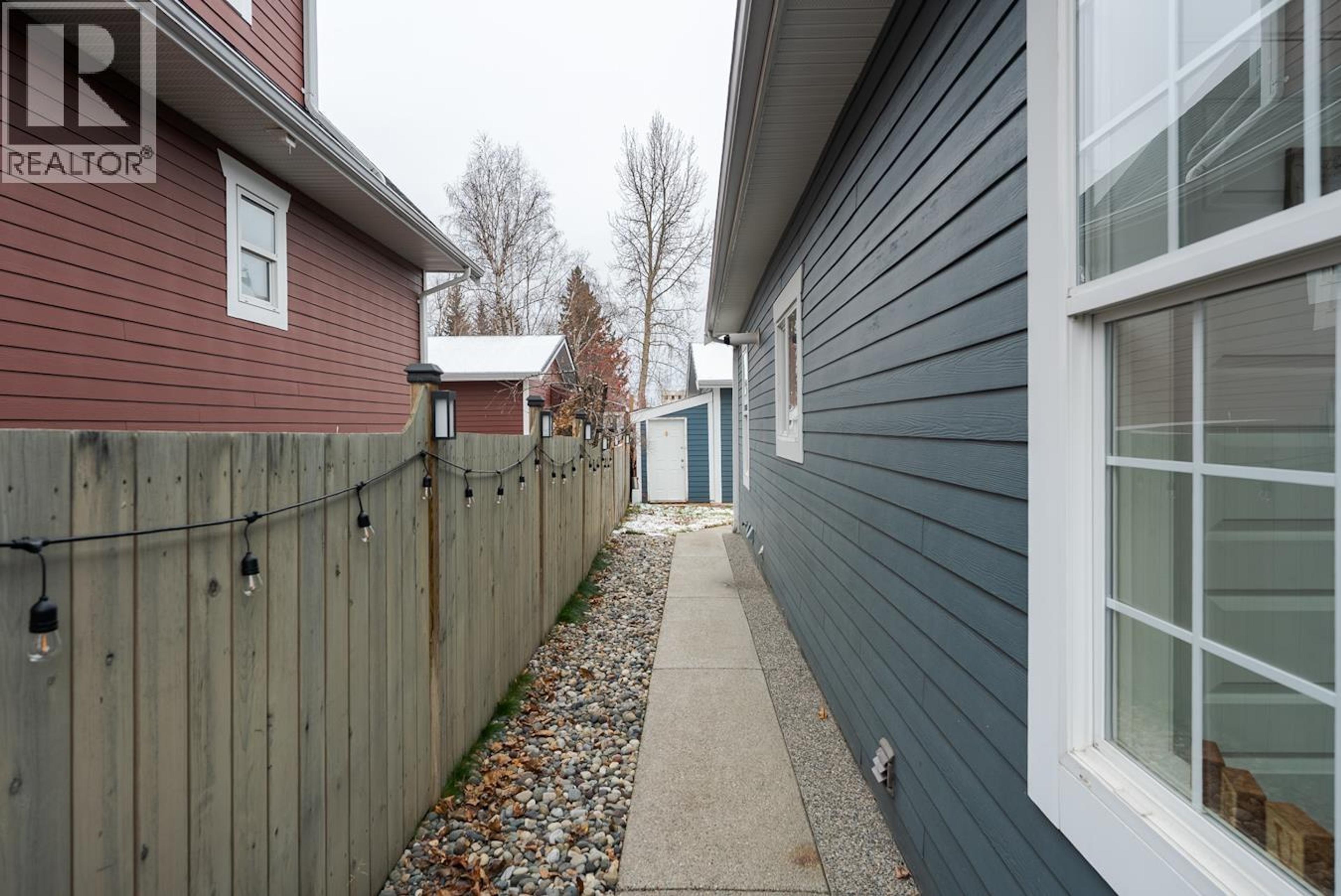 2155 8TH AVENUE - 27