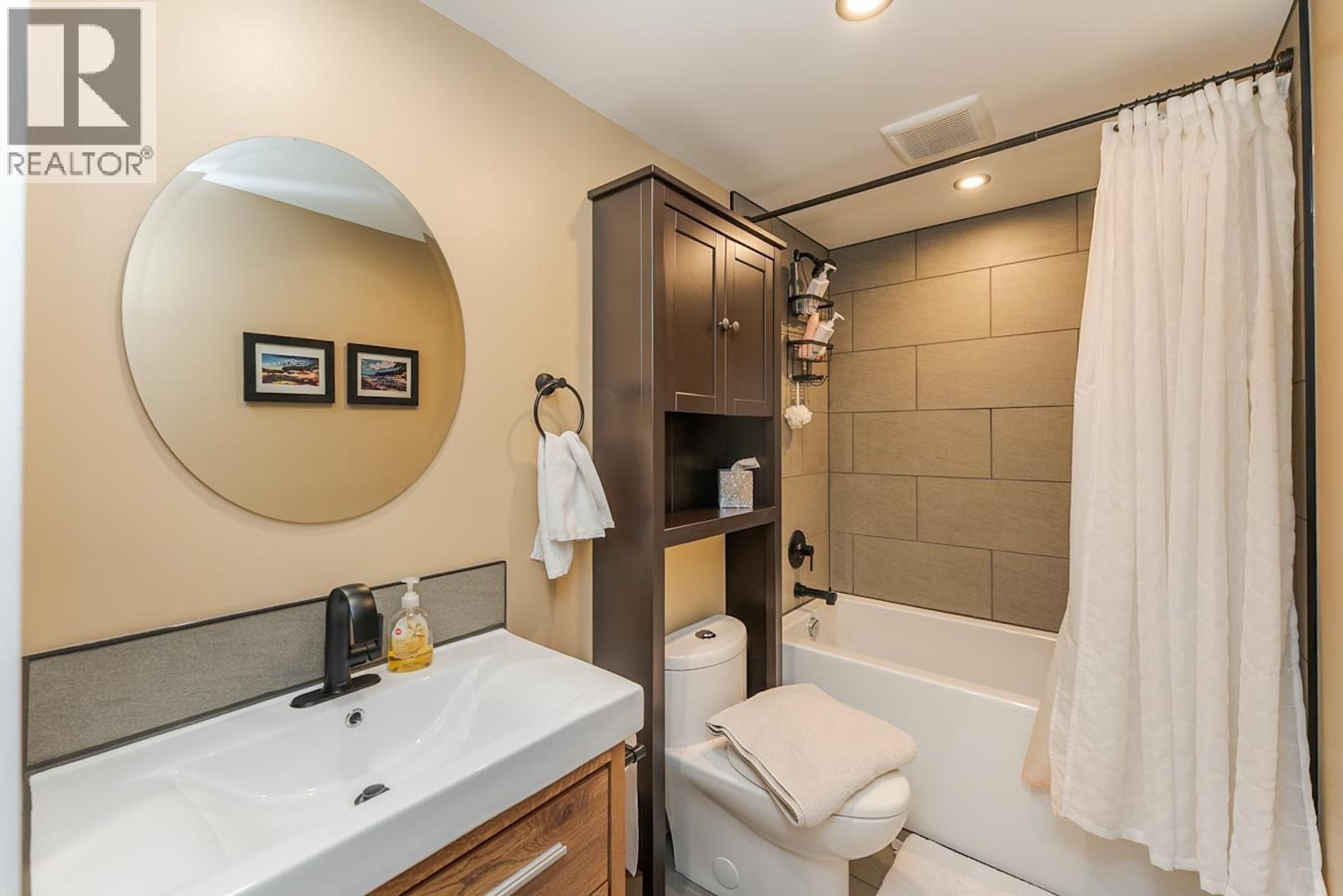 2155 8TH AVENUE - 26