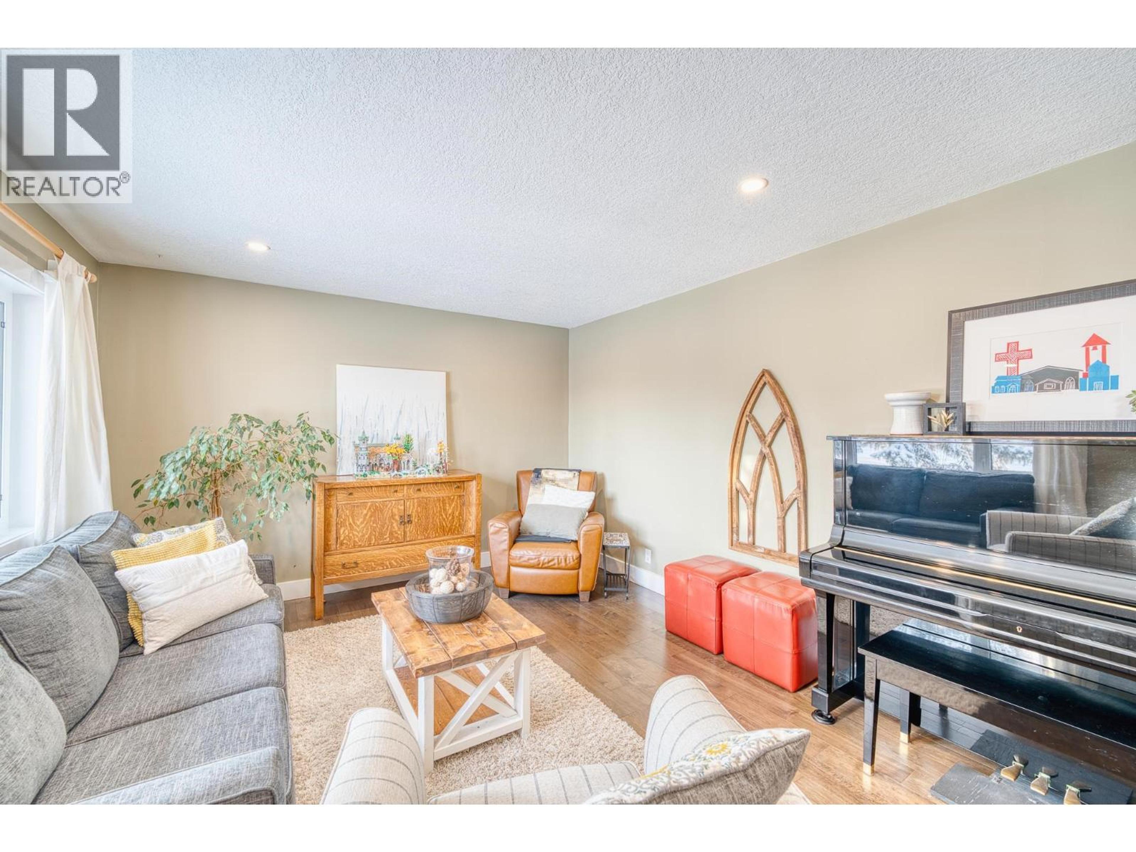 9612 105 AVENUE - Image 3