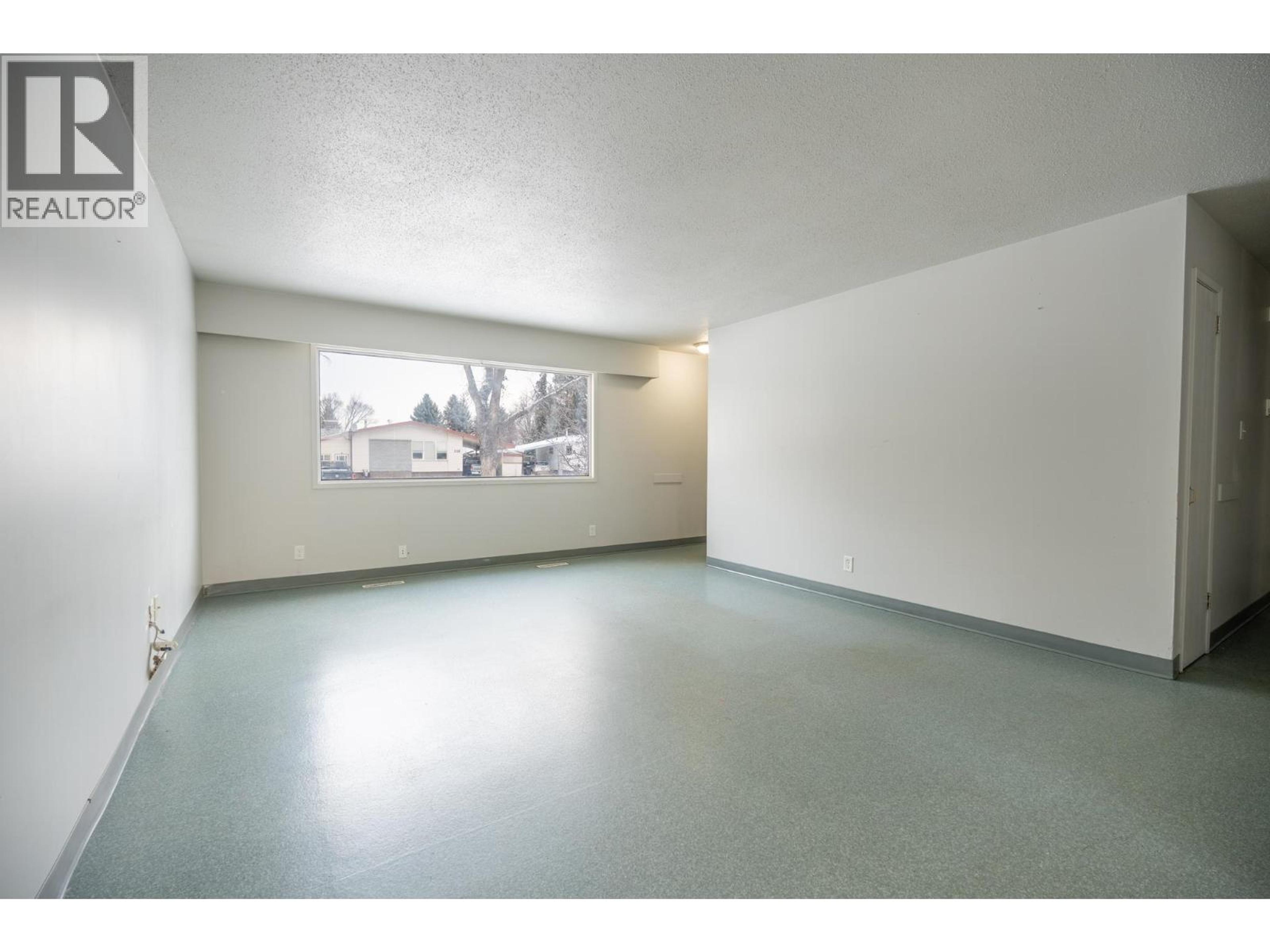 225 LAUREL CRESCENT - 5