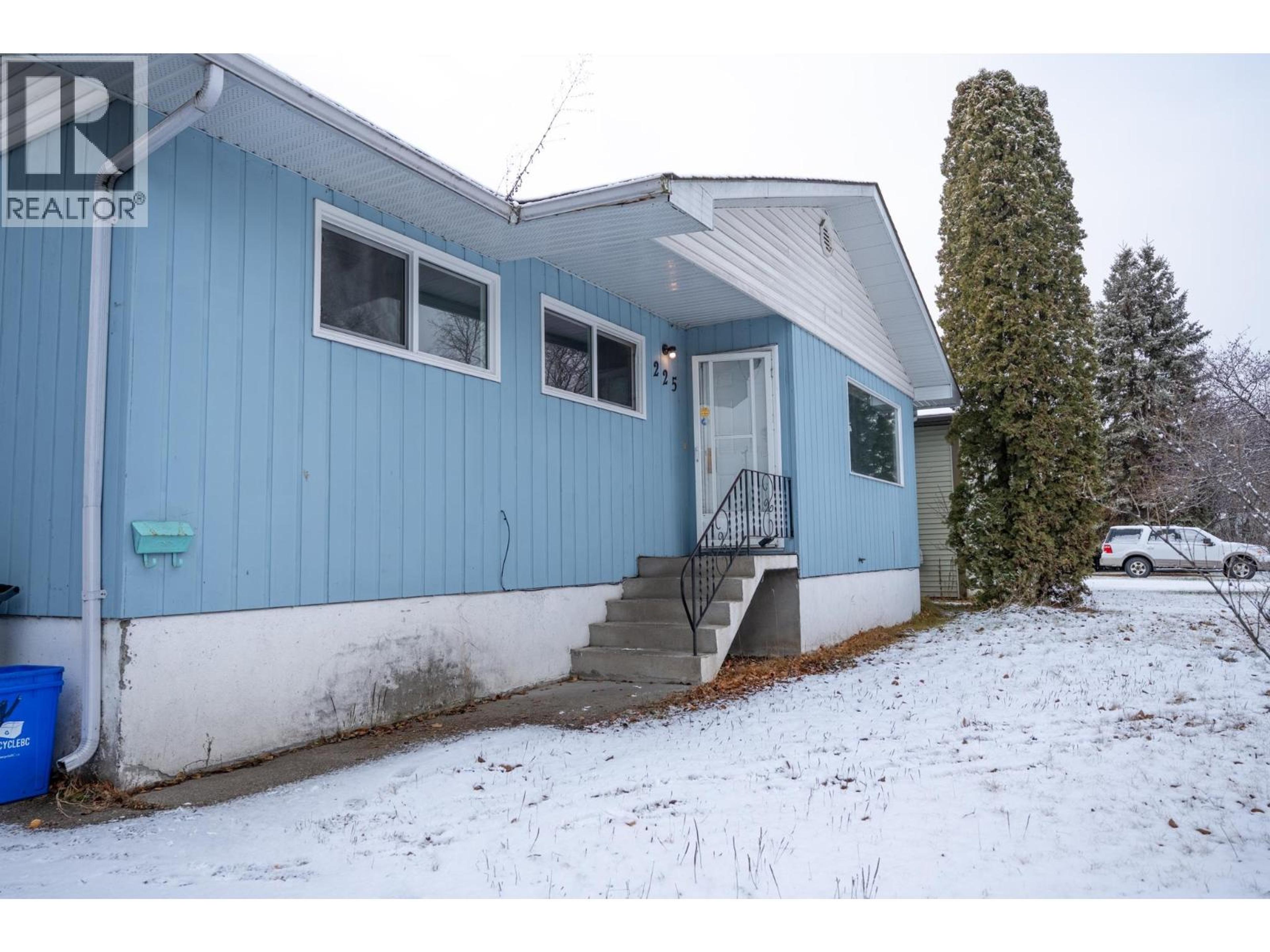 225 LAUREL CRESCENT - Image 3