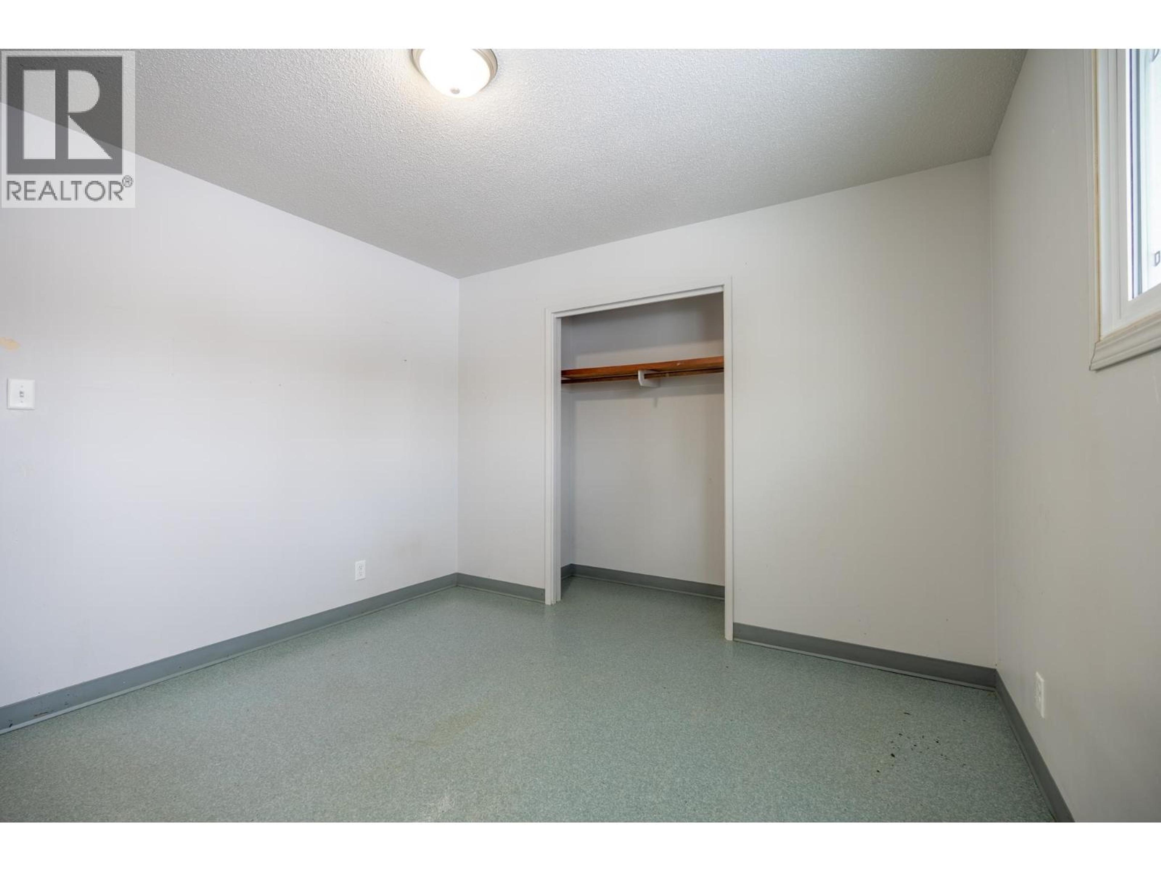 225 LAUREL CRESCENT - 22