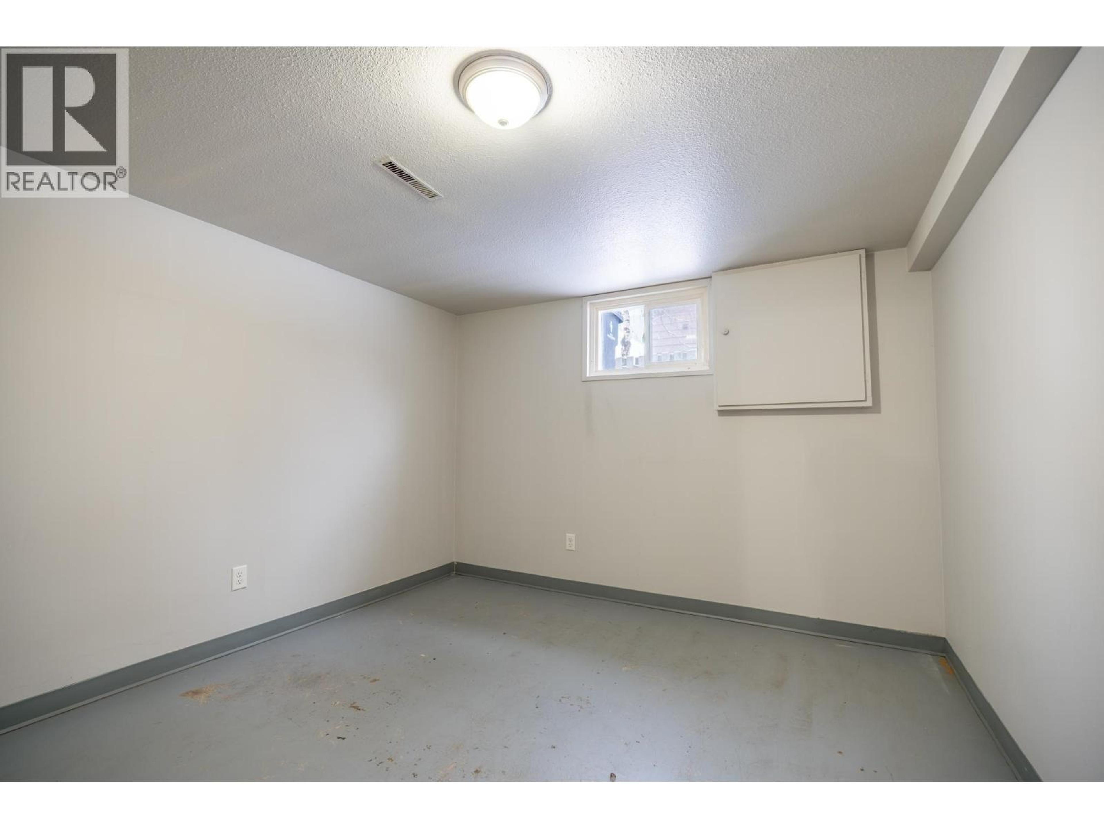 225 LAUREL CRESCENT - 27