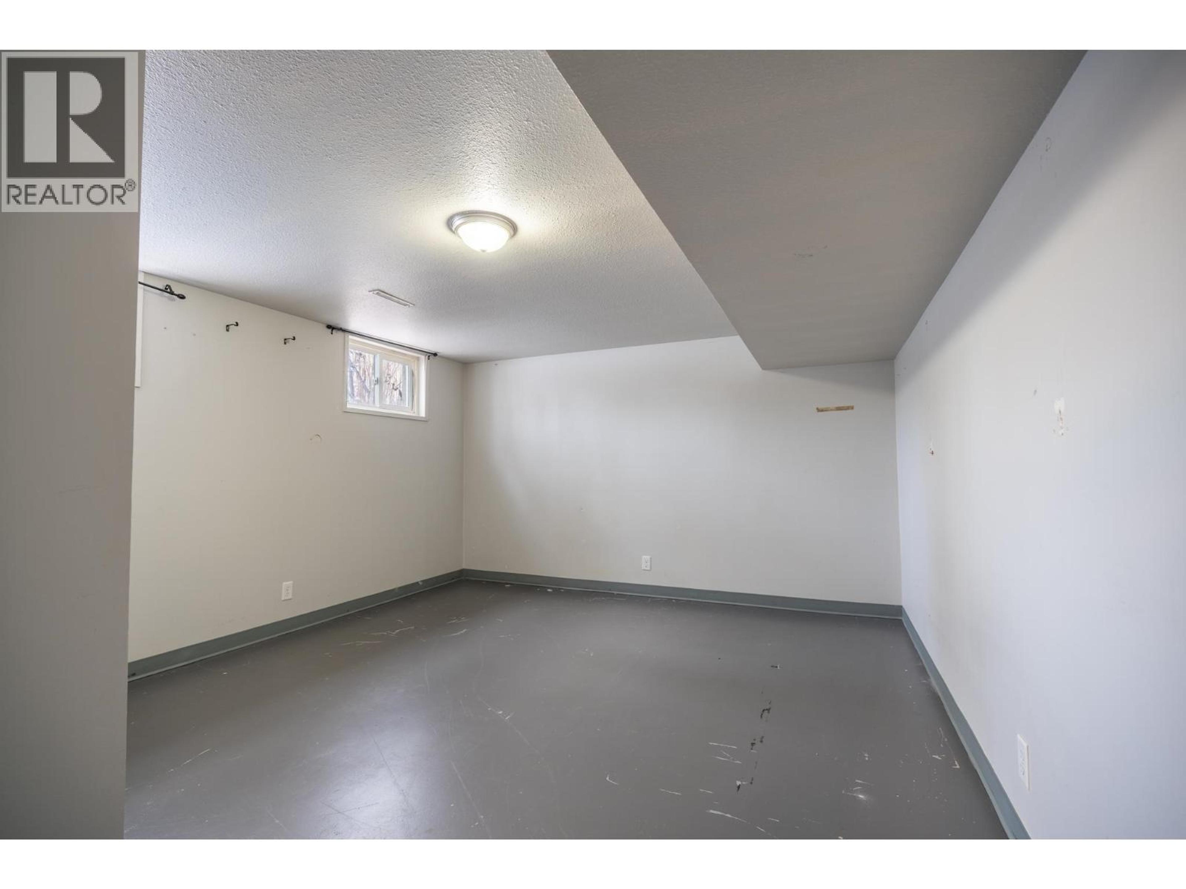 225 LAUREL CRESCENT - 19