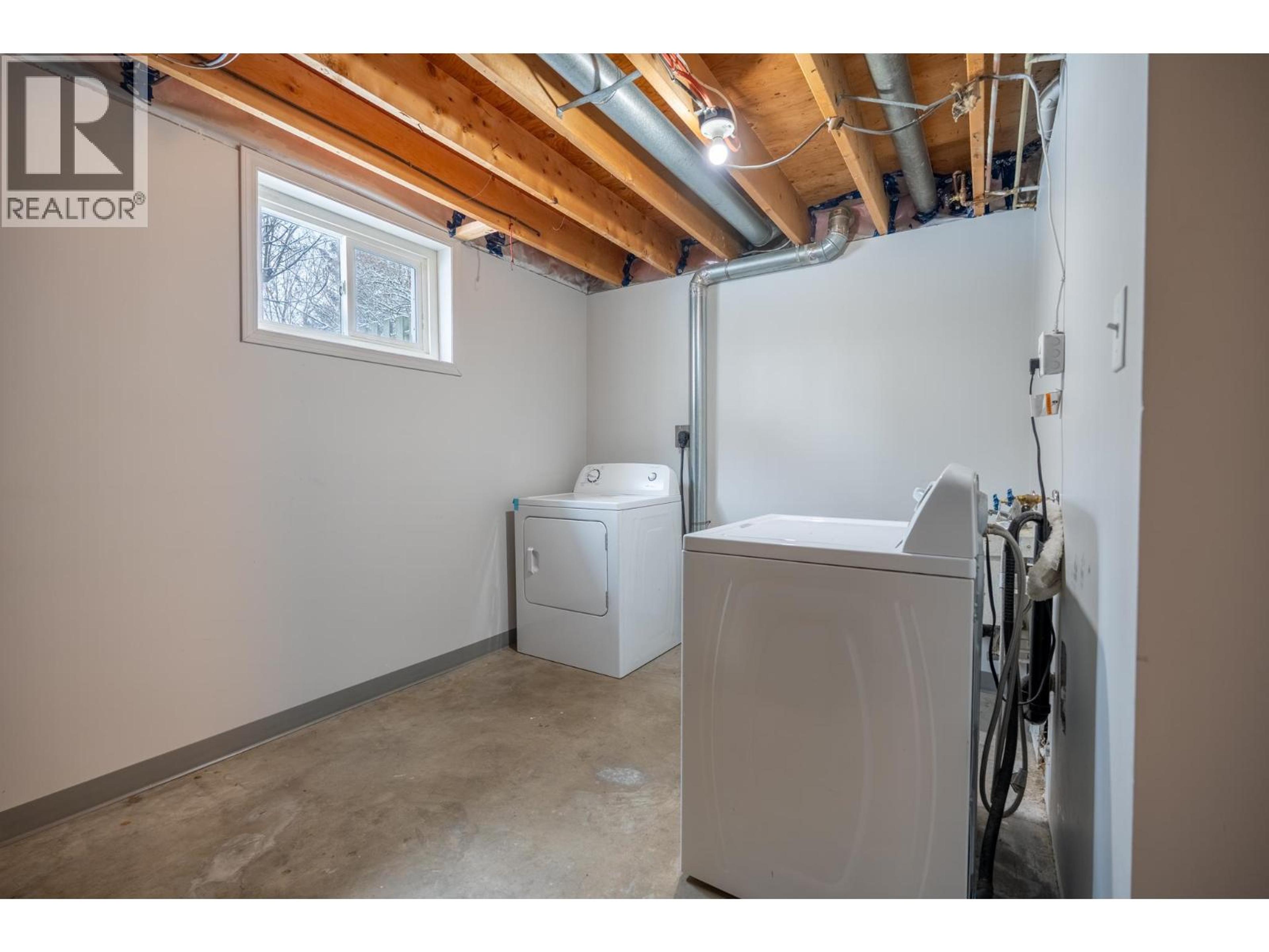 225 LAUREL CRESCENT - 21