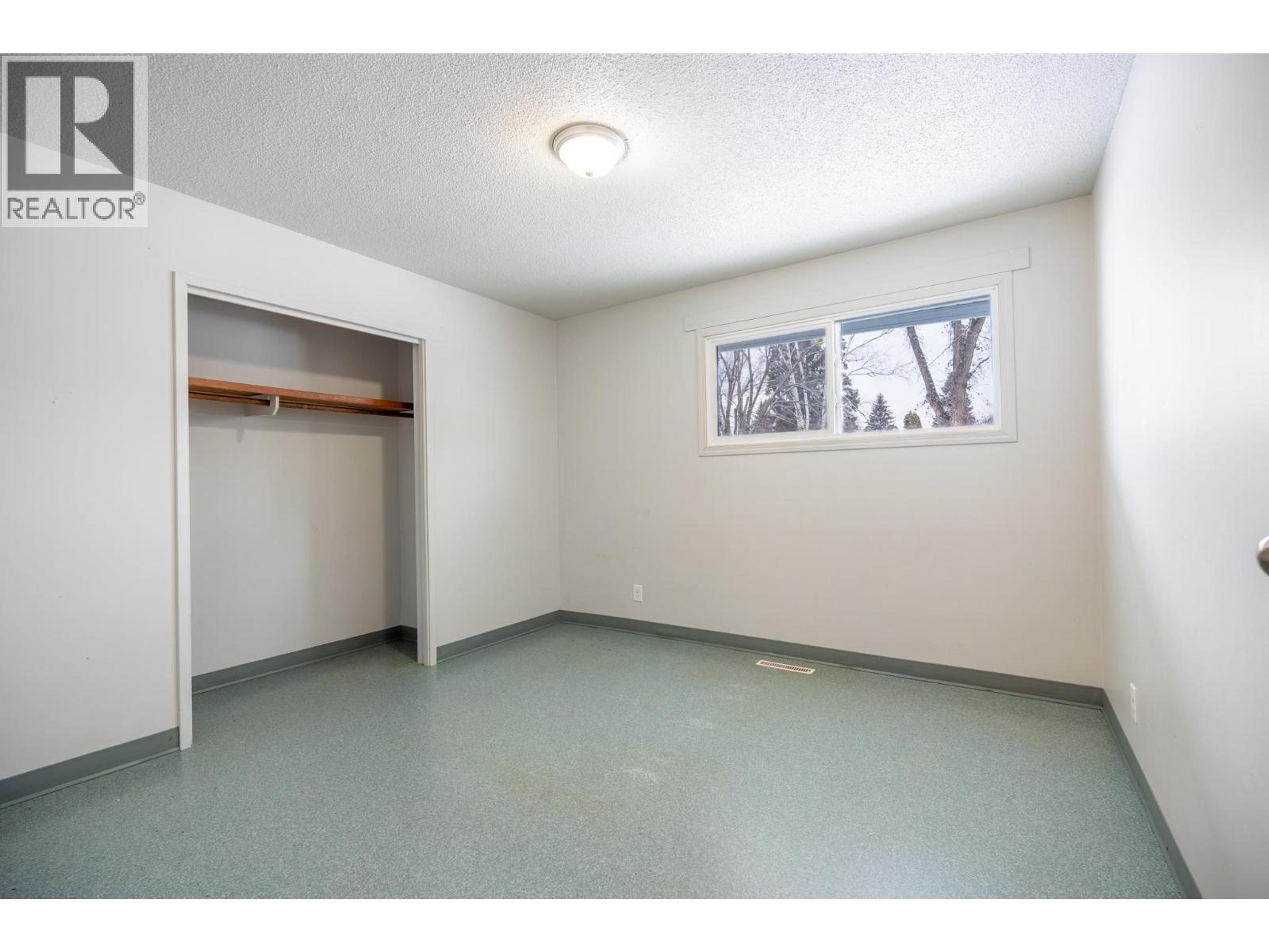 225 LAUREL CRESCENT - 23