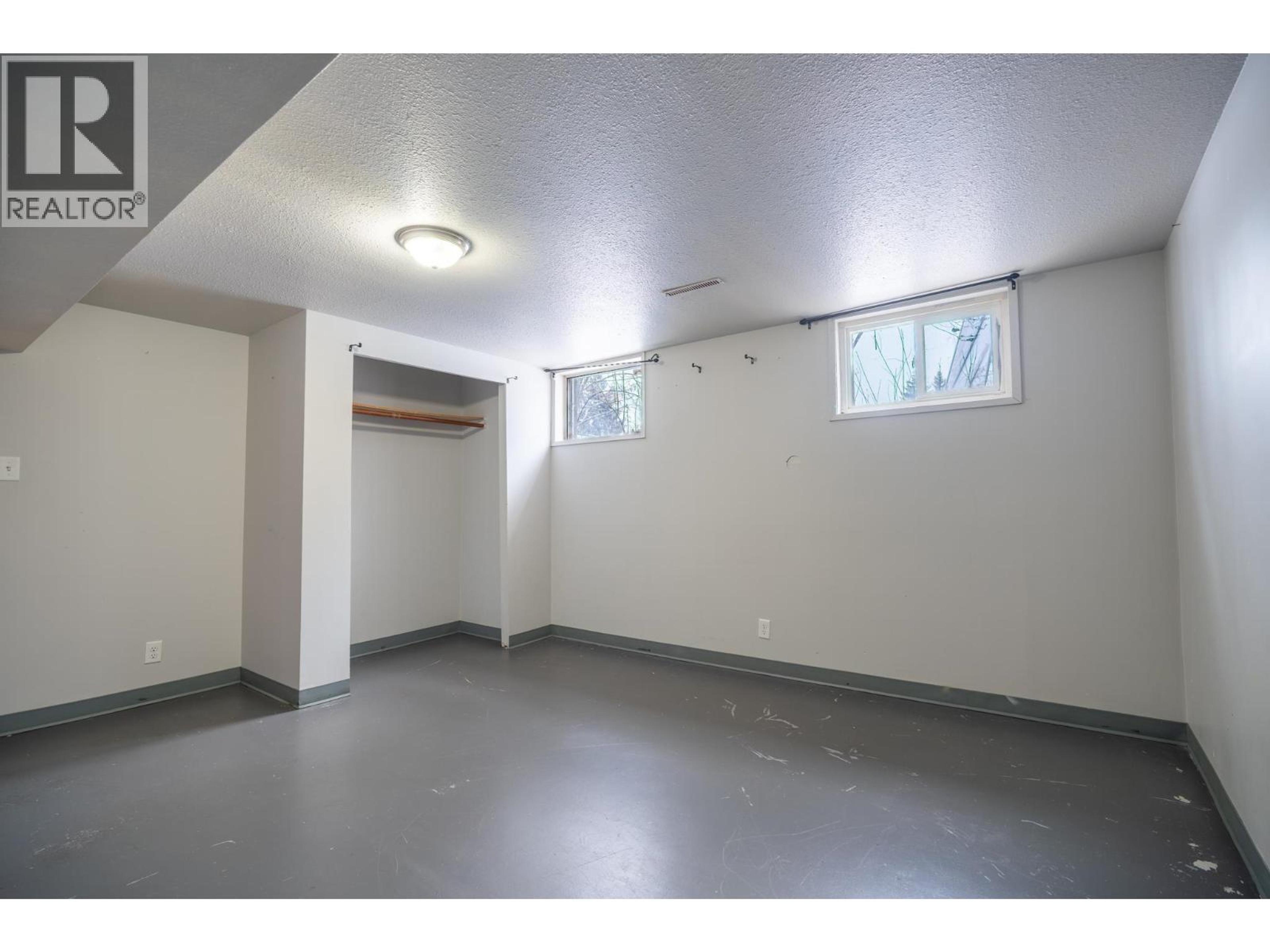 225 LAUREL CRESCENT - 18