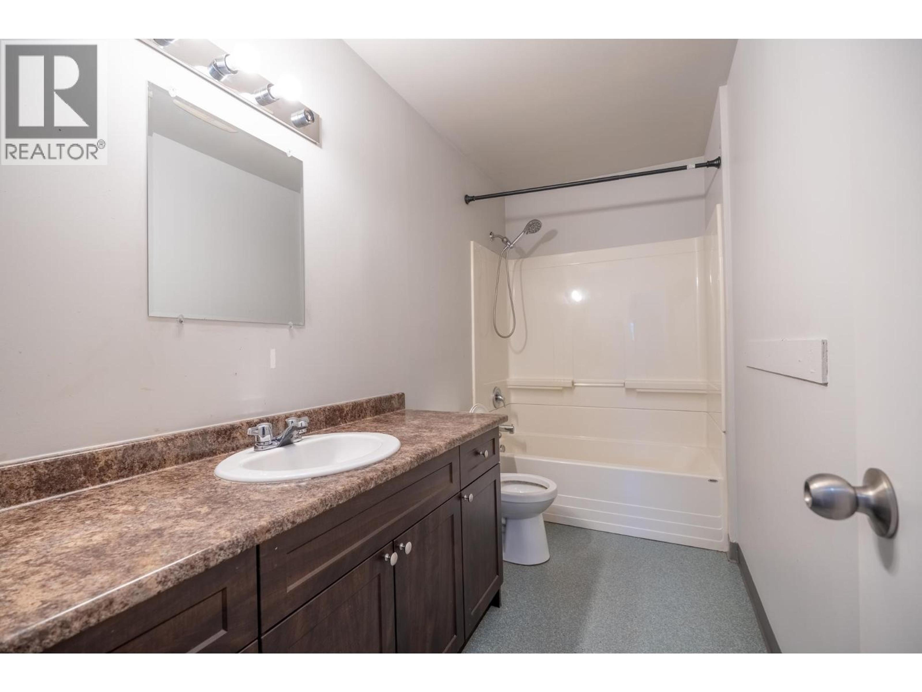 225 LAUREL CRESCENT - 12