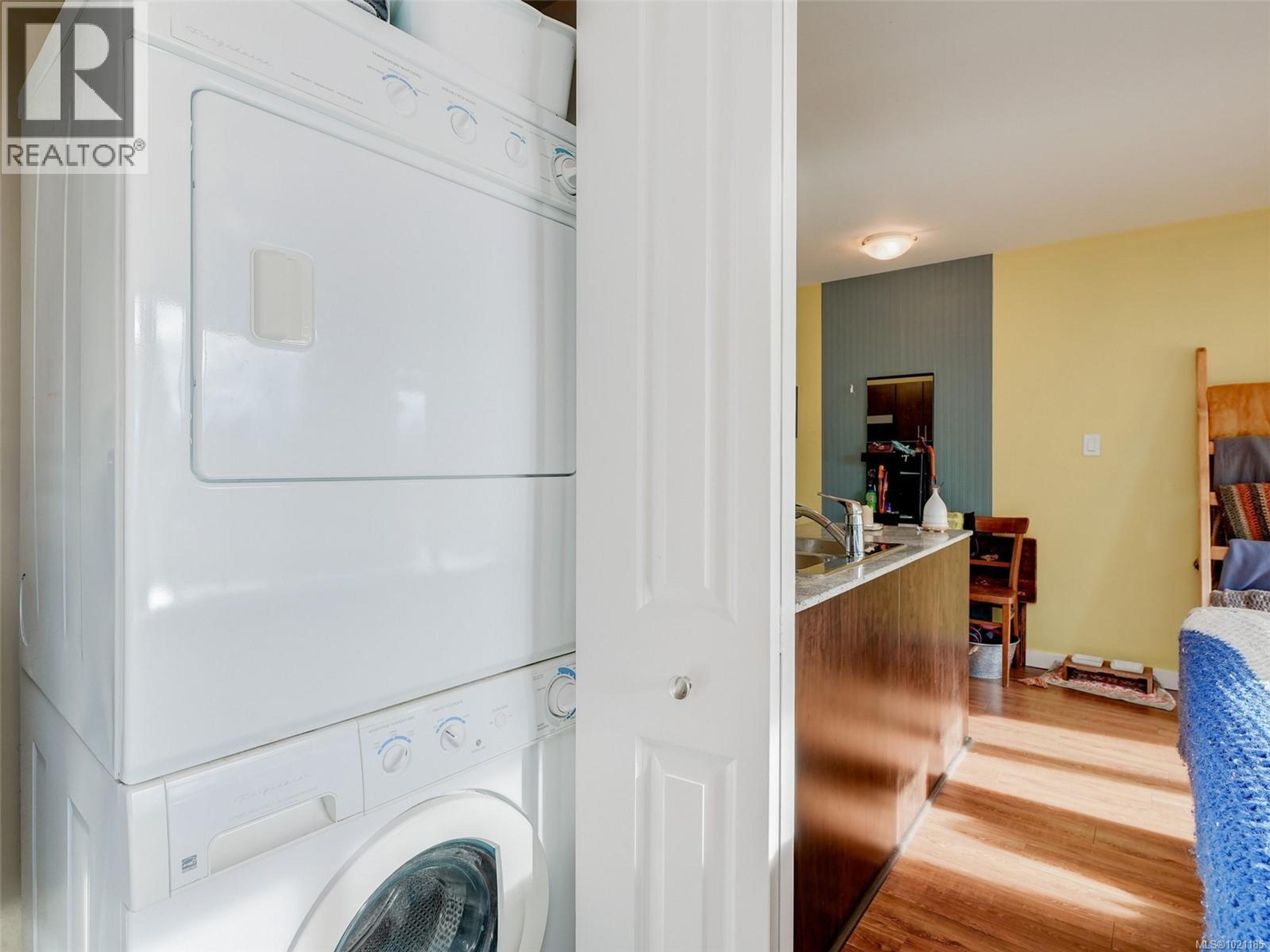 1405 ESQUIMALT ST - 16