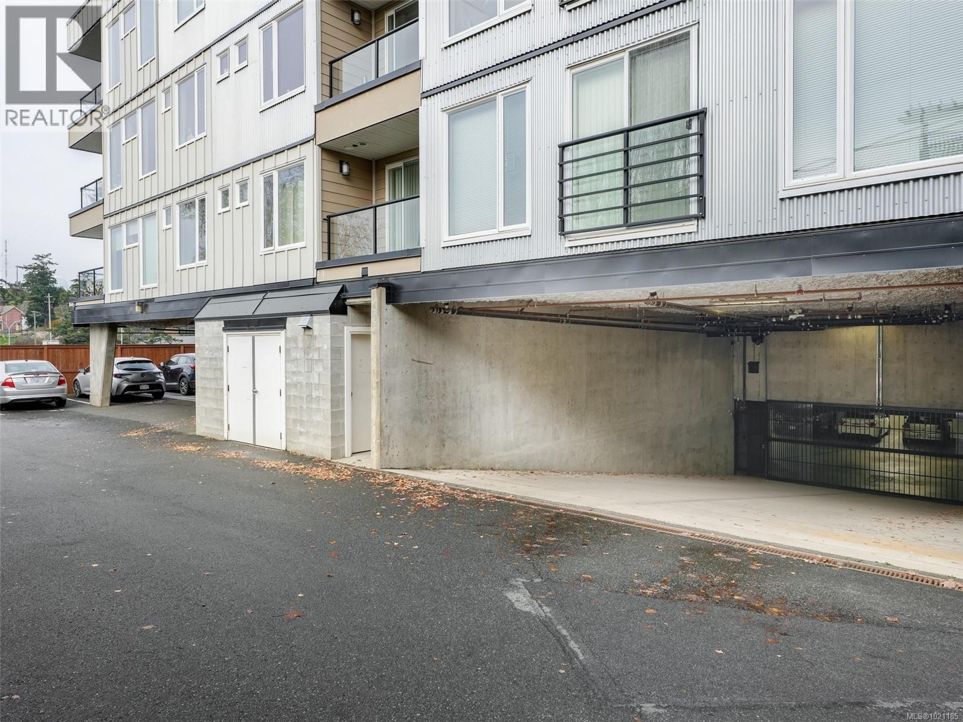 1405 ESQUIMALT ST - 21