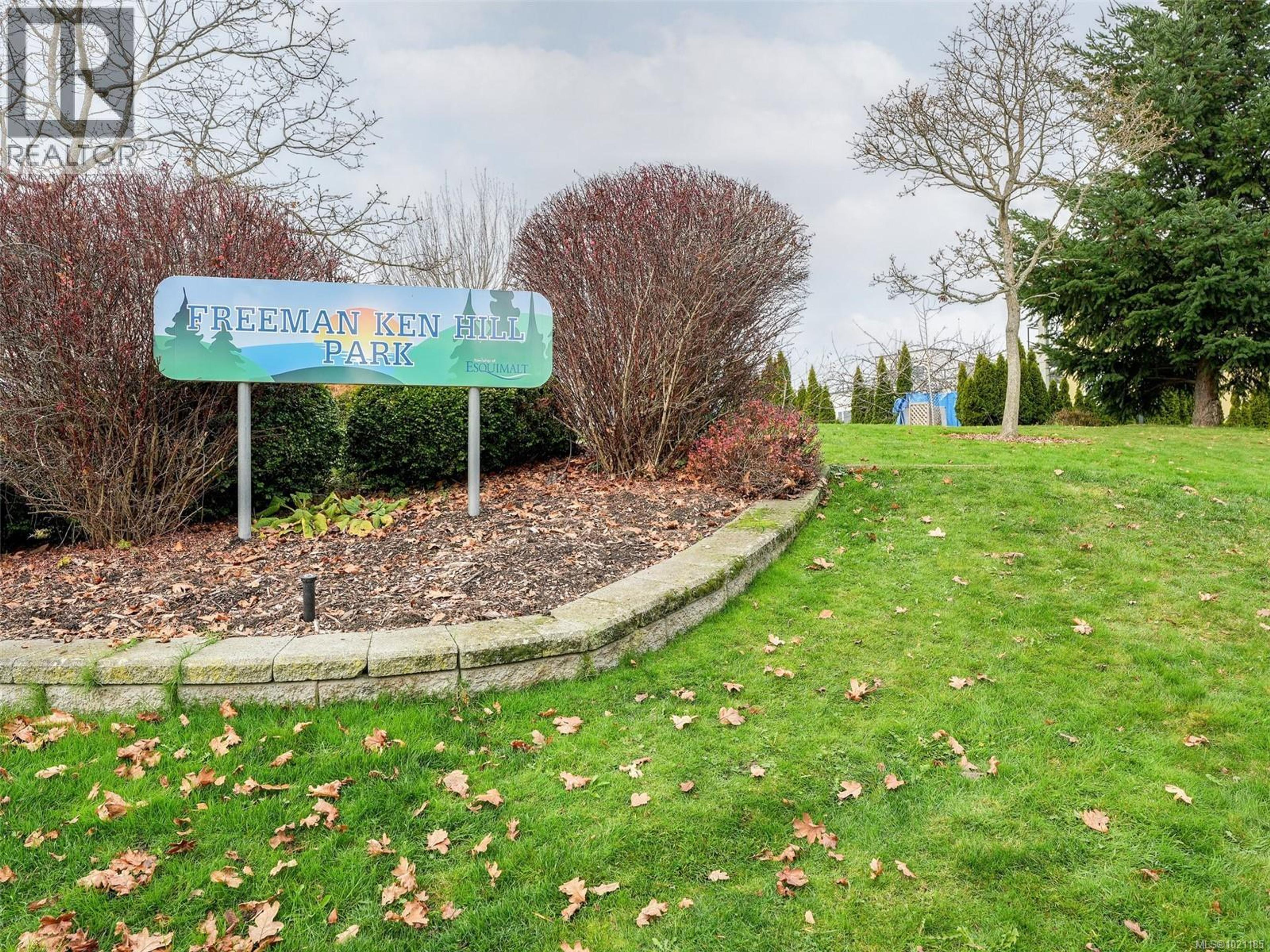 1405 ESQUIMALT ST - 24