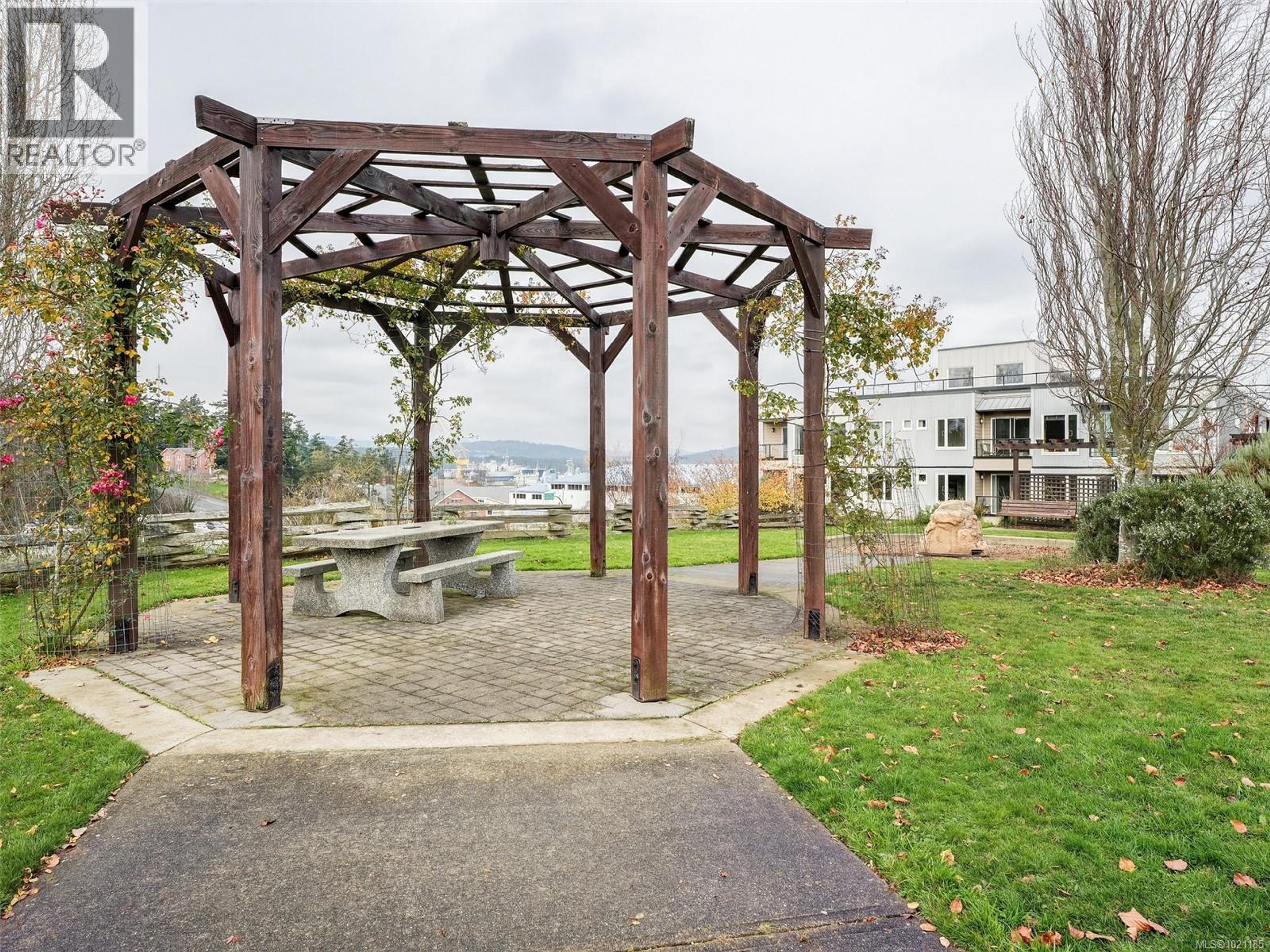 1405 ESQUIMALT ST - 25