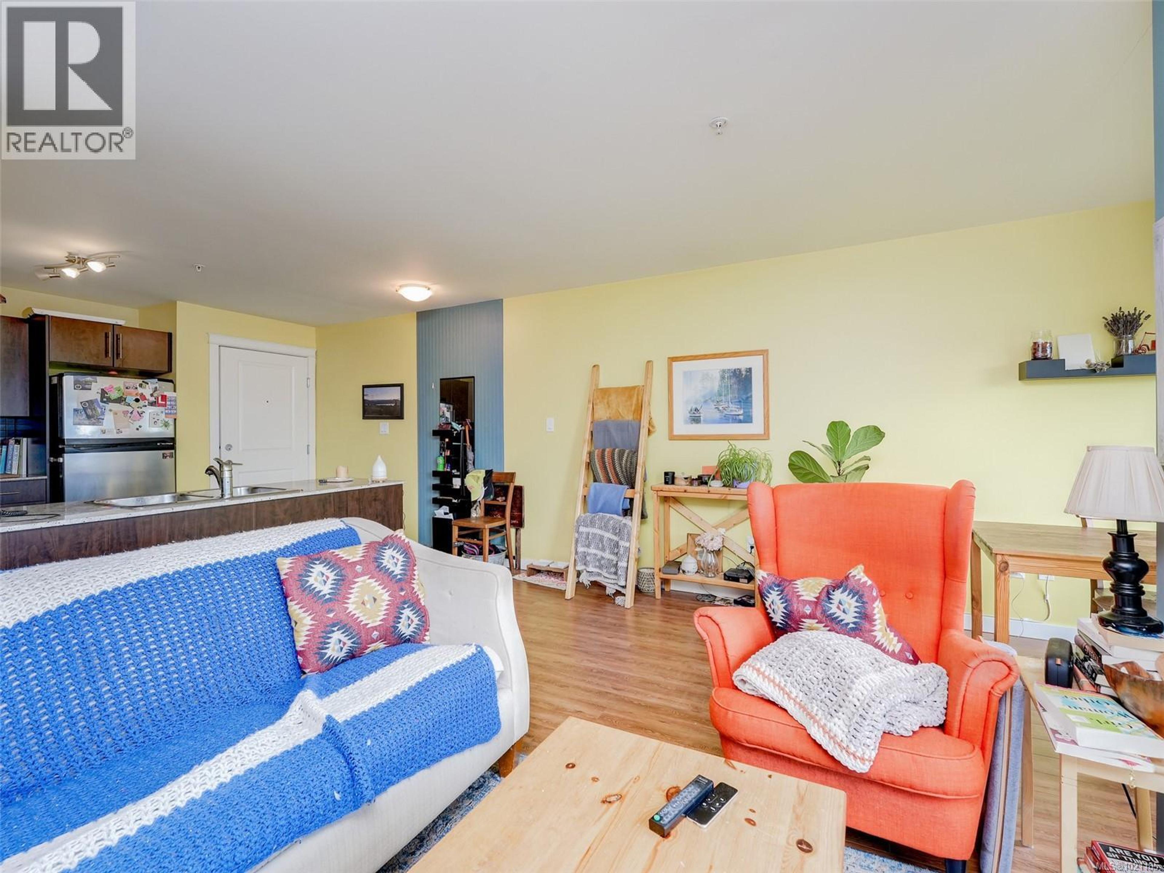 1405 ESQUIMALT ST - 4