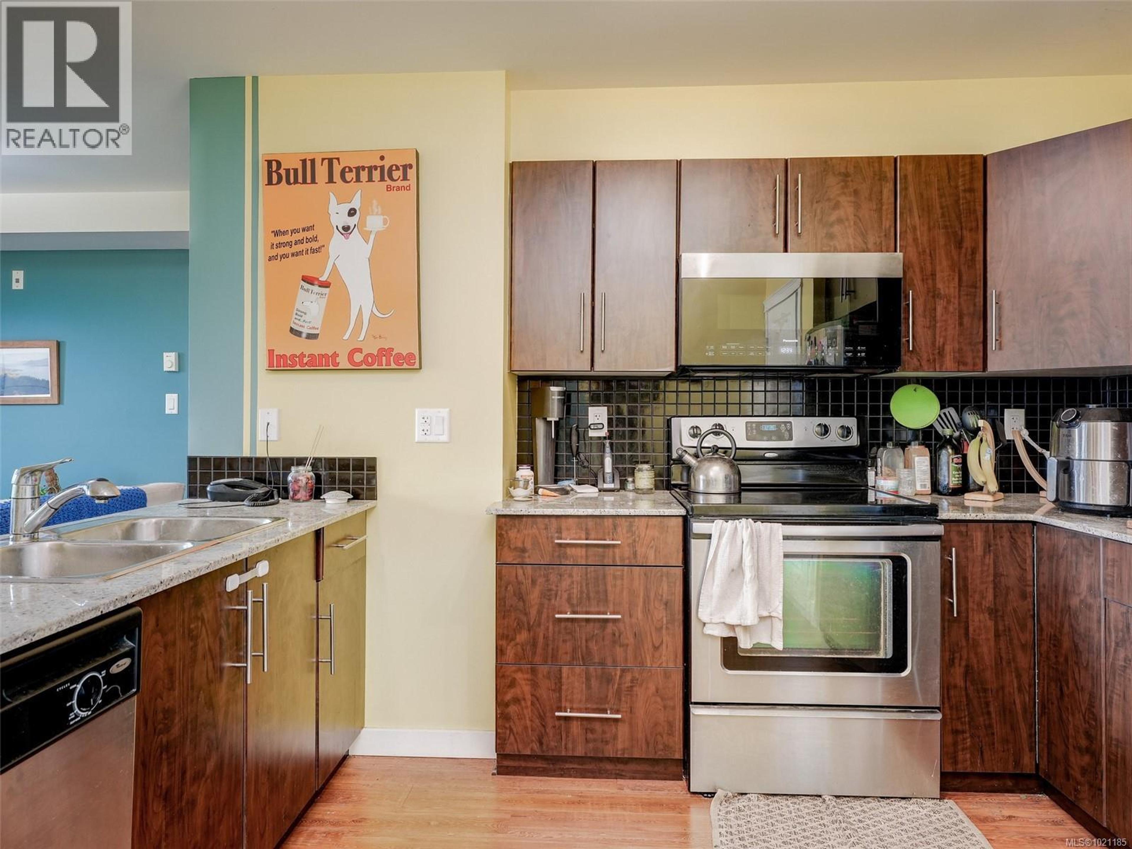 1405 ESQUIMALT ST - 8