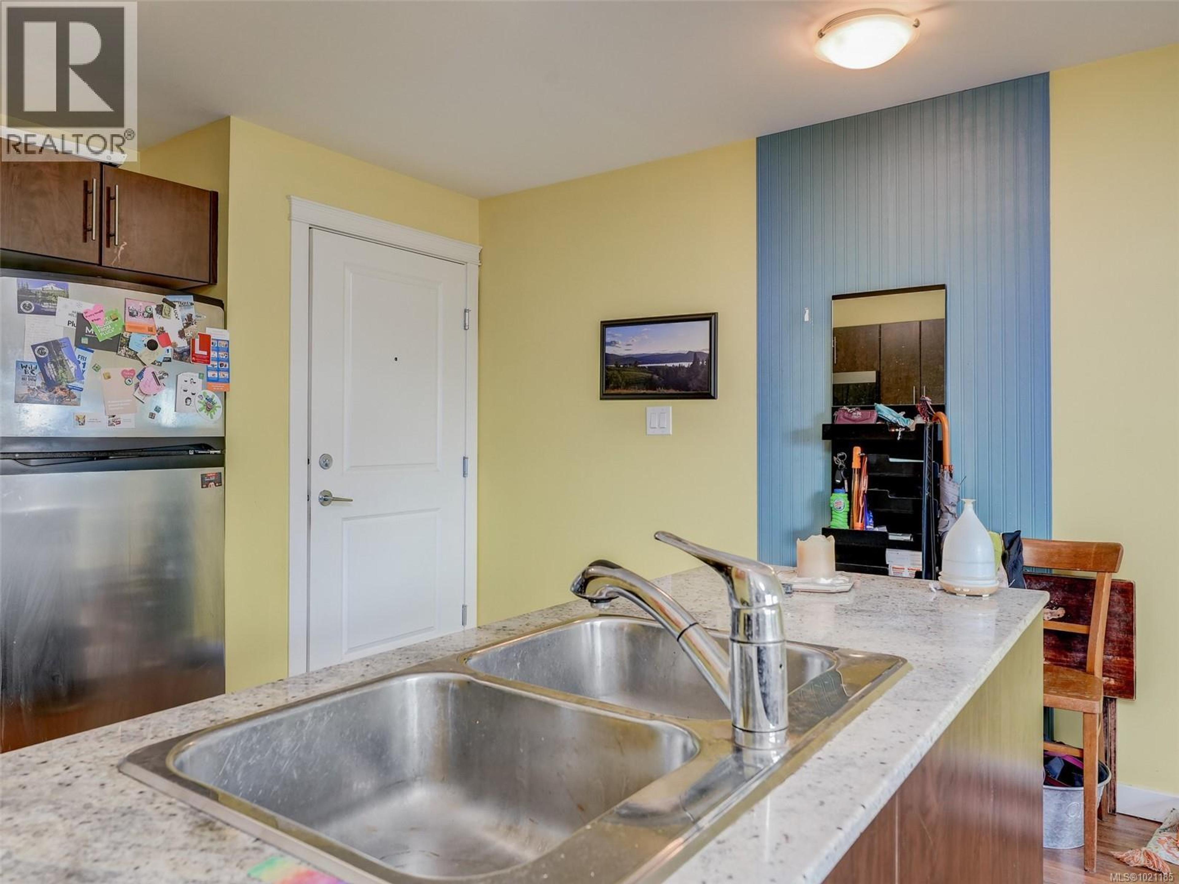 1405 ESQUIMALT ST - 9