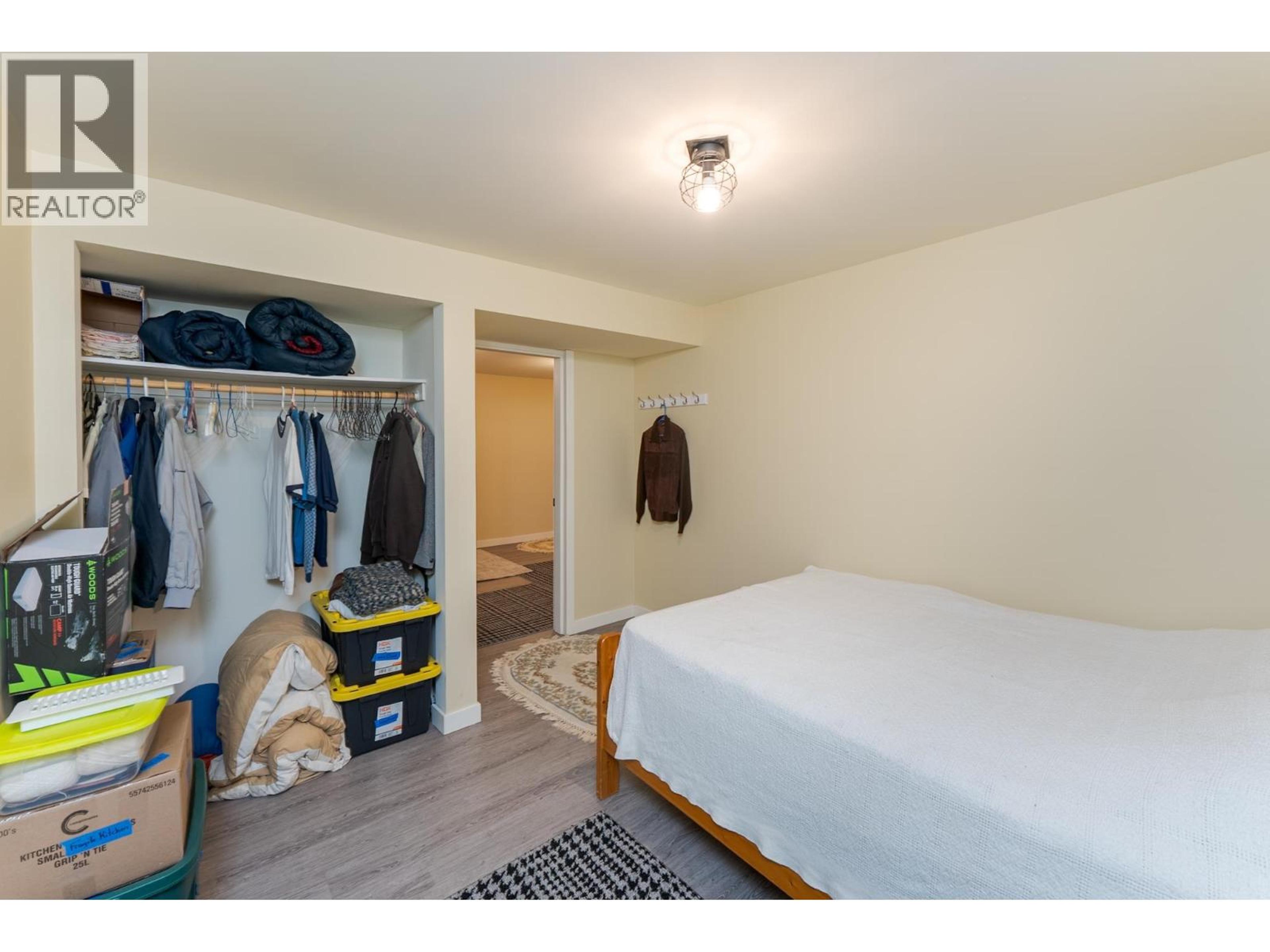 226 WILSON CRESCENT - 9