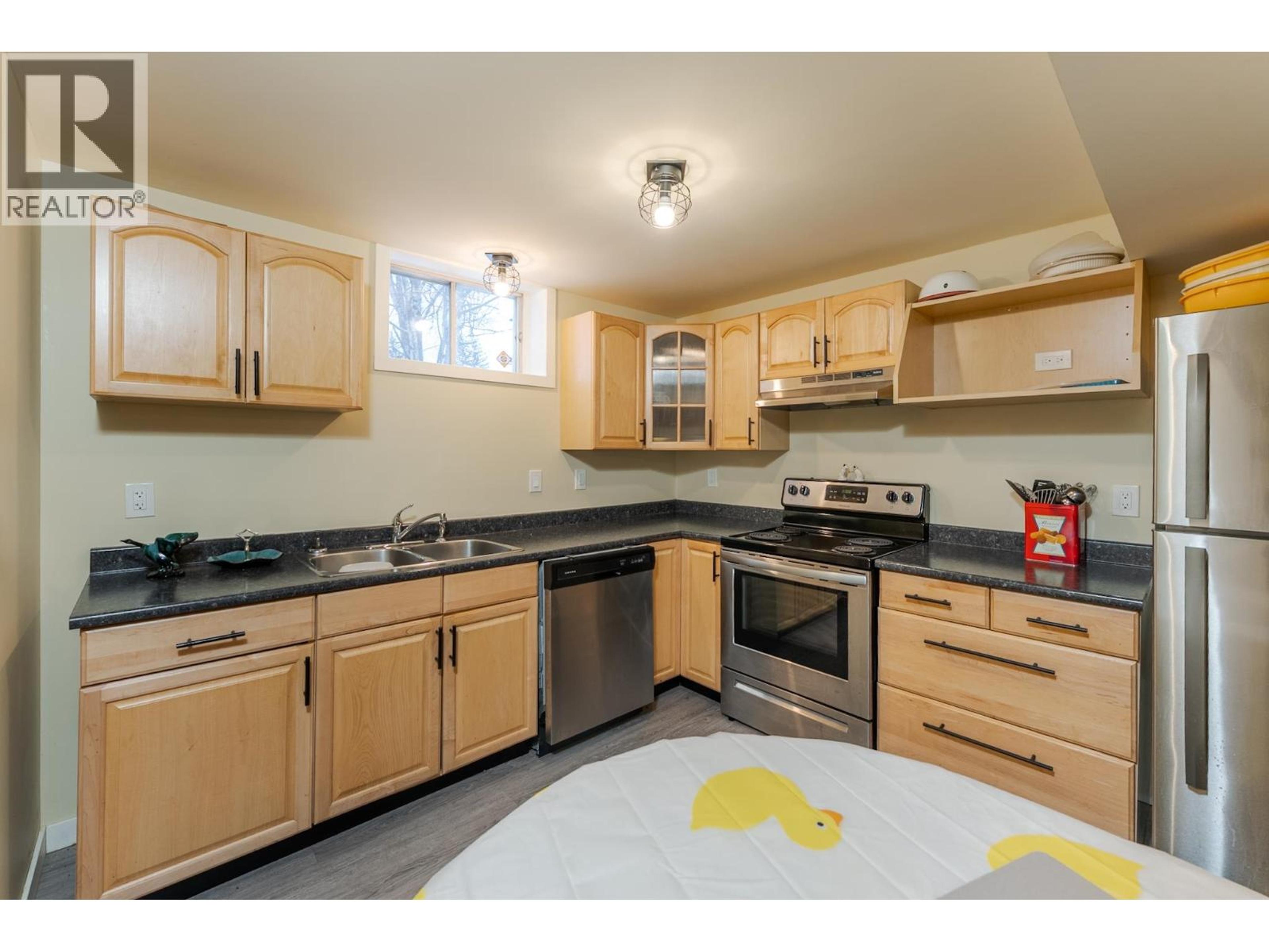 226 WILSON CRESCENT - 15